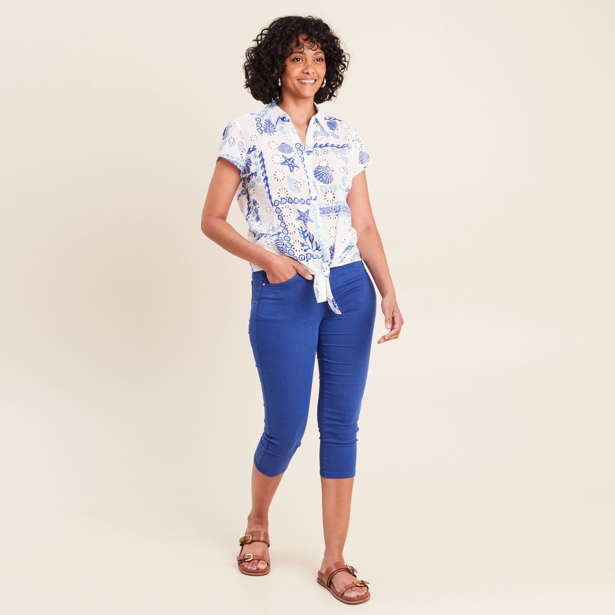 Chemisier ajust&eacute; manches courtes brod&eacute; bleu femme