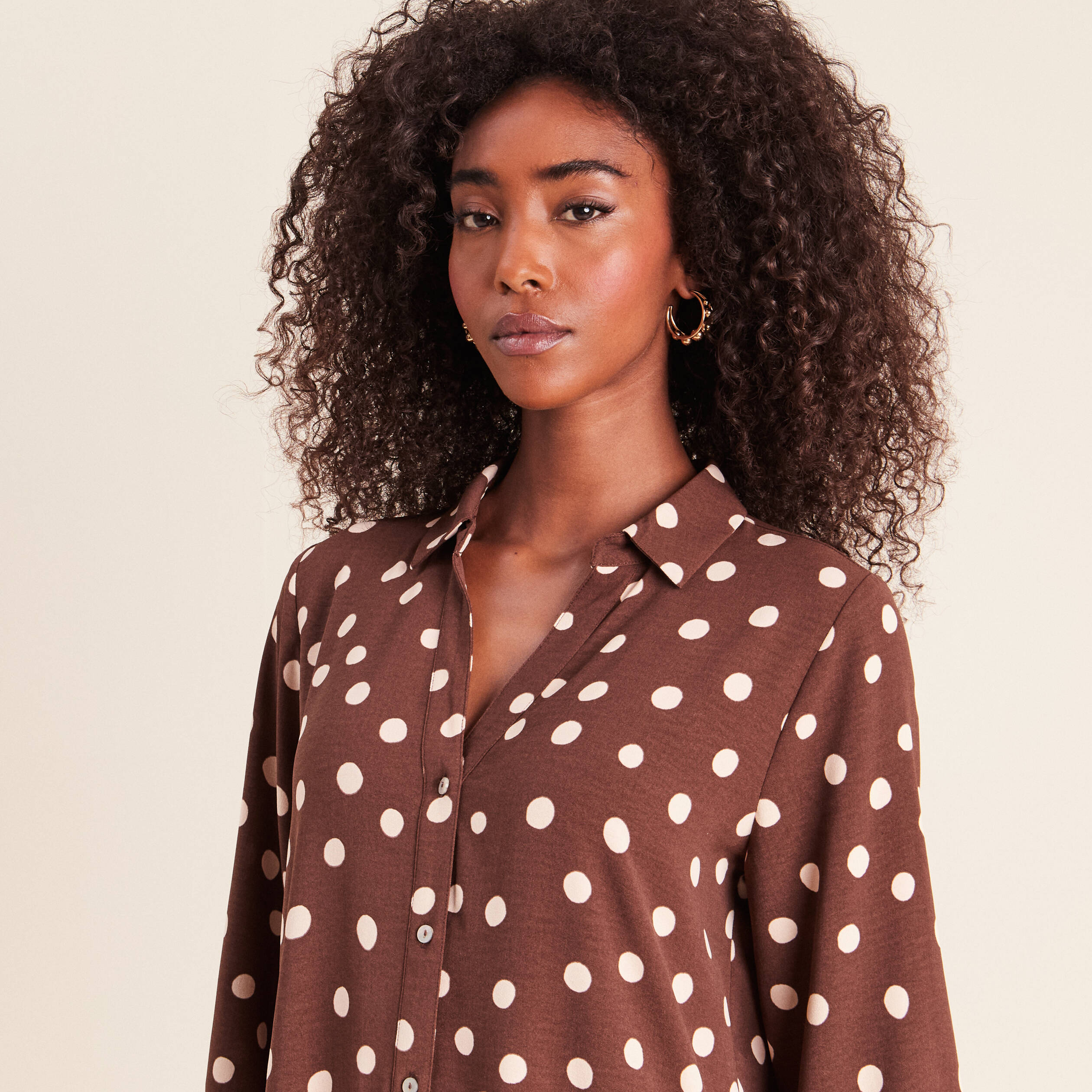 Robe courte &eacute;vas&eacute;e col chemise marron femme