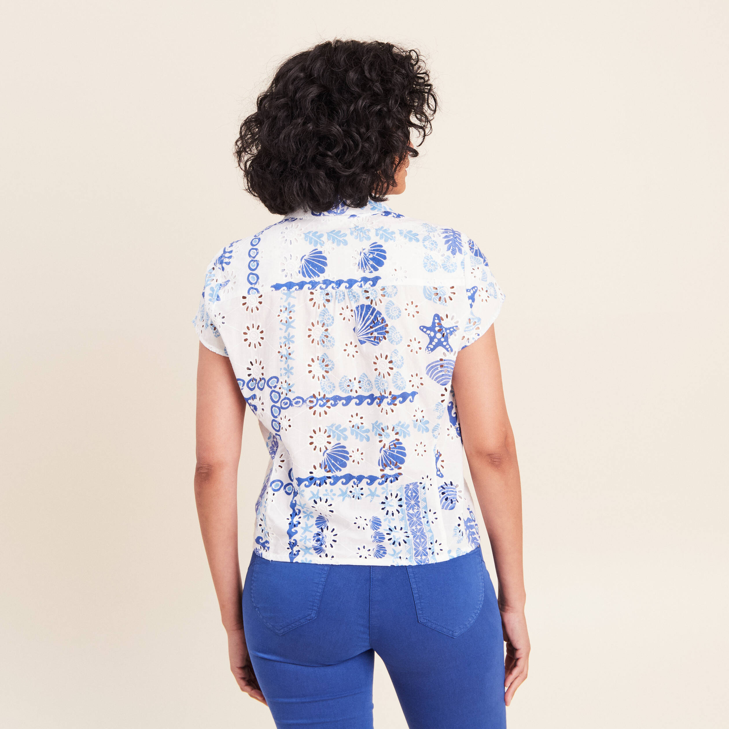 Chemisier ajust&eacute; manches courtes brod&eacute; bleu femme