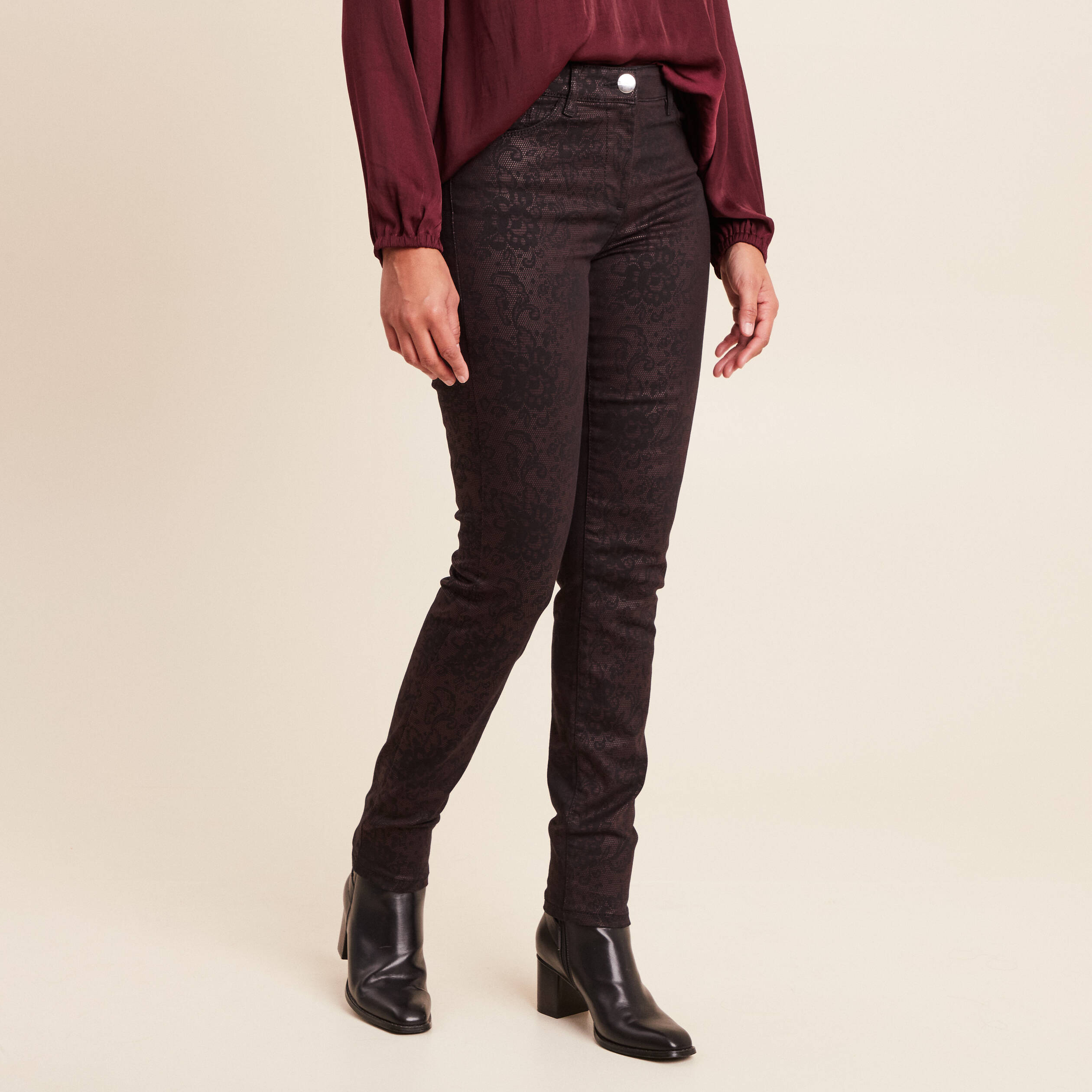 Pantalon magique L'Unique coupe ajust&eacute;e bordeaux femme