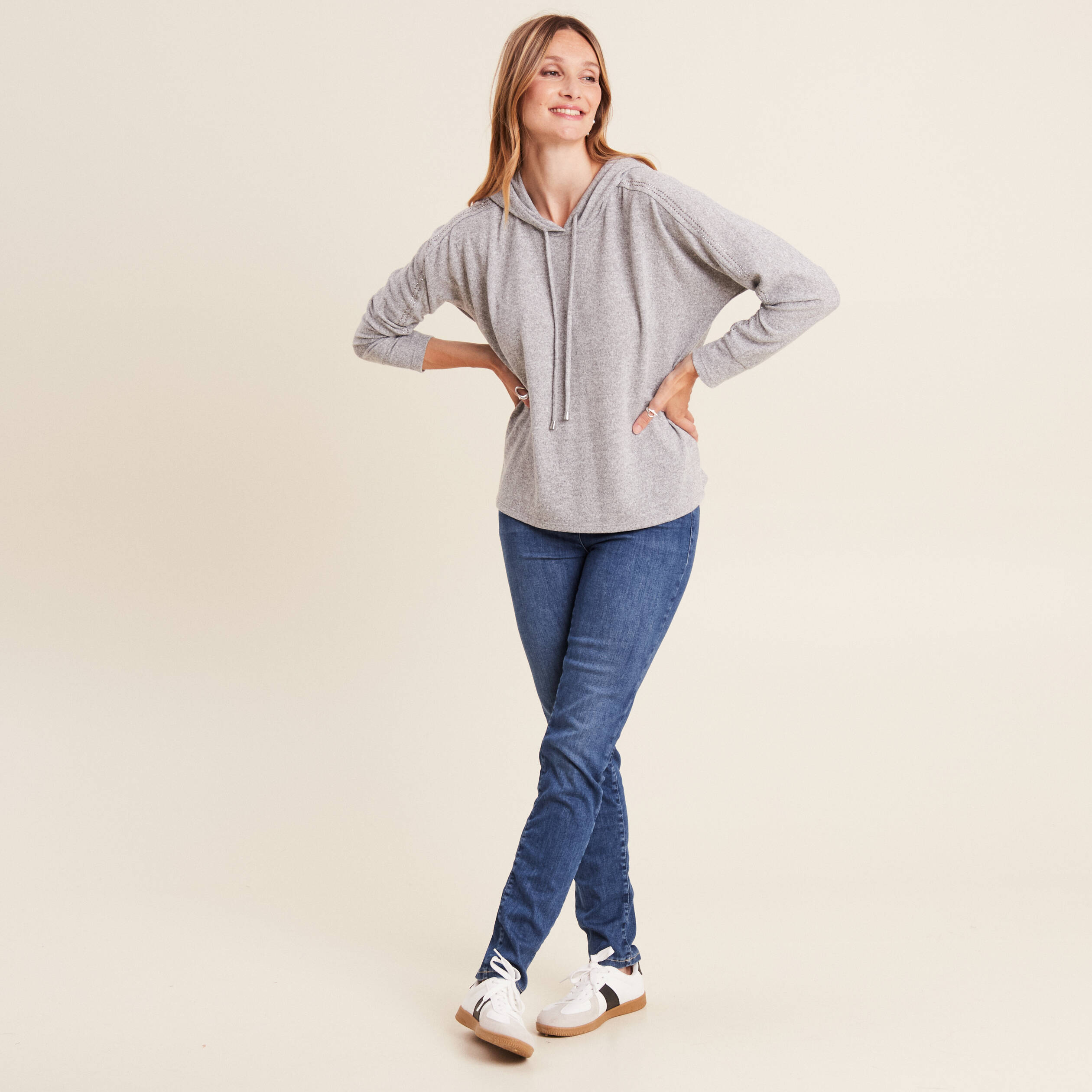 sweat a capuche gris clair femme Sweat à capuche gris clair femme