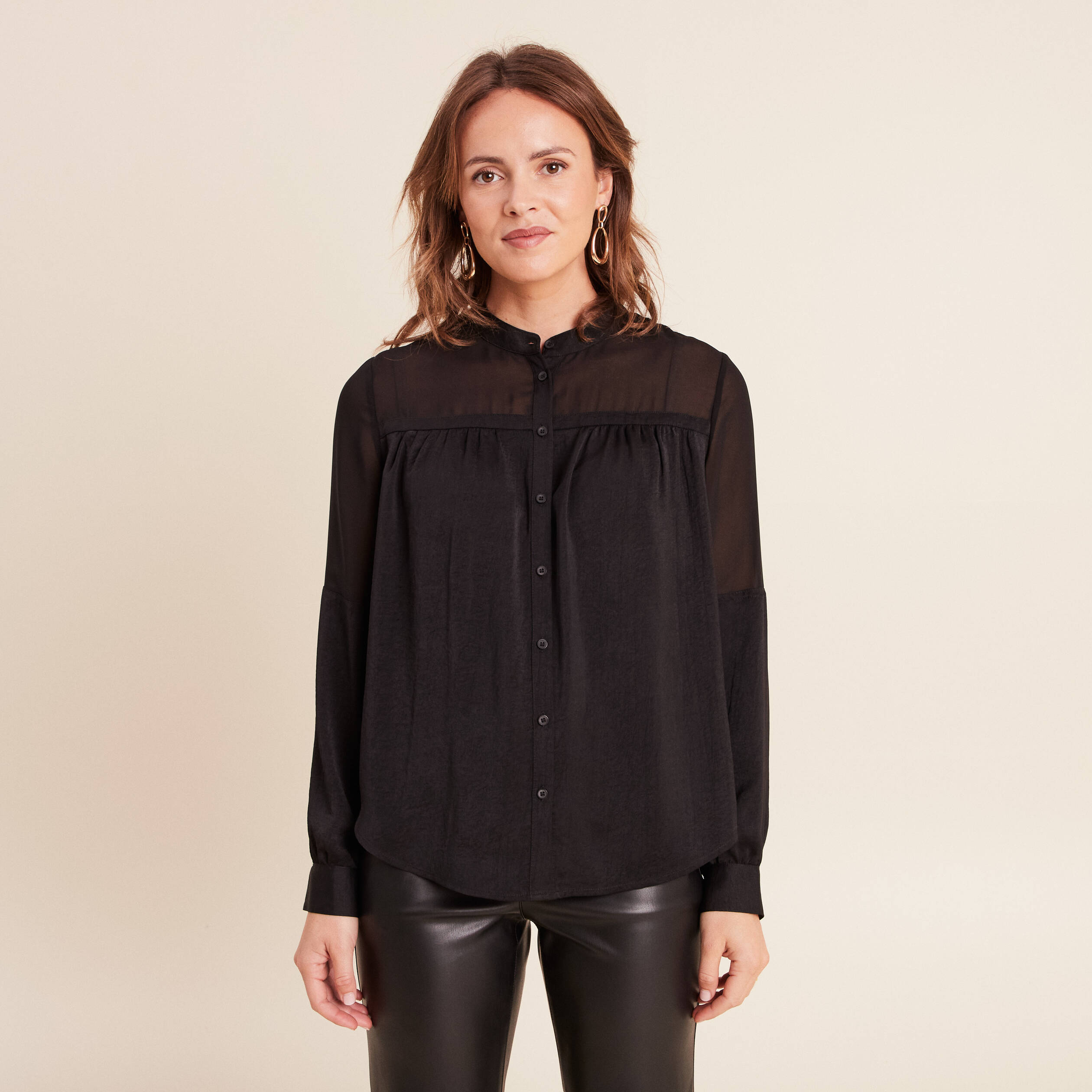 Chemise ample satin&eacute;e manches longues noir femme