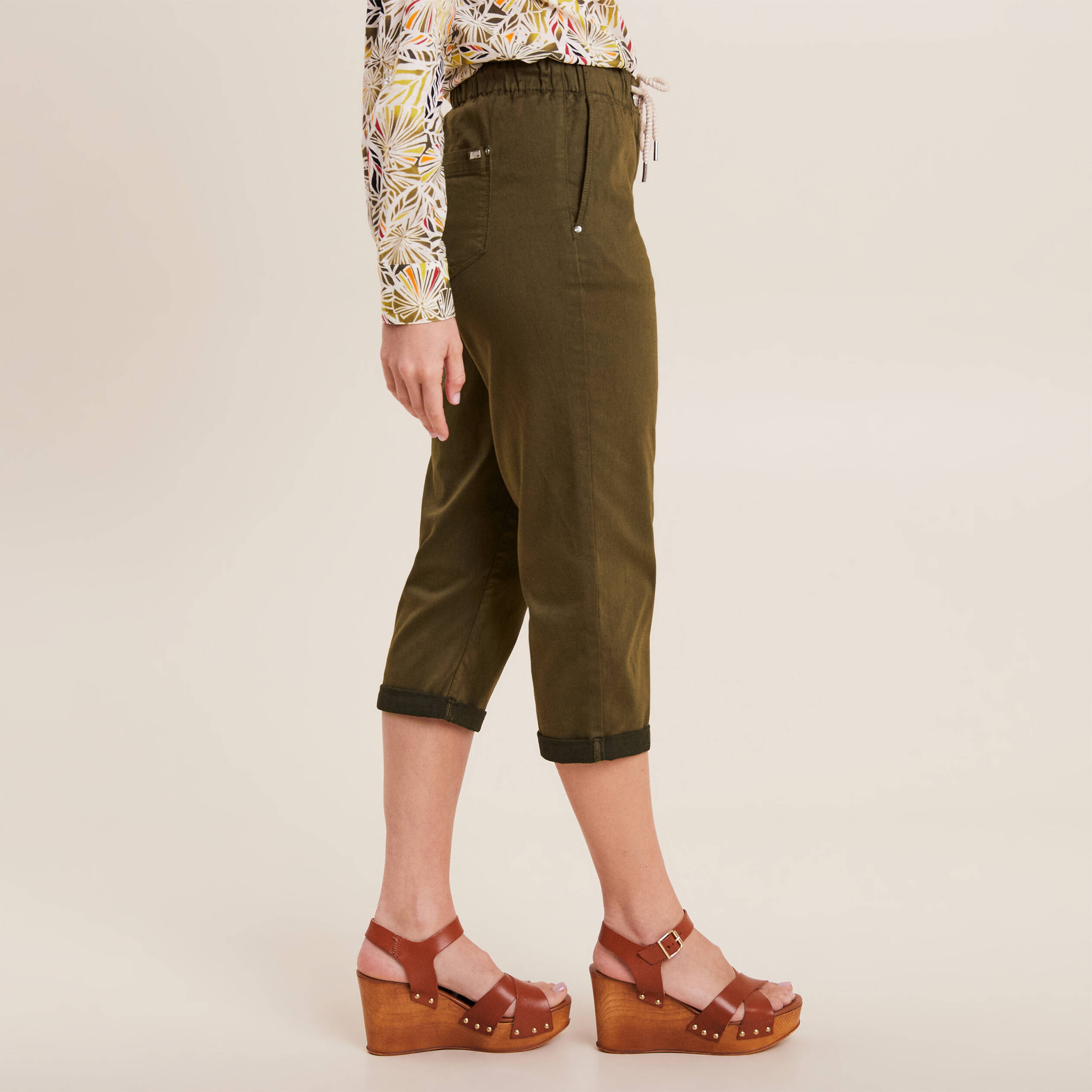 pantacourt large taille haute vert olive femme Pantacourt large taille haute vert olive femme