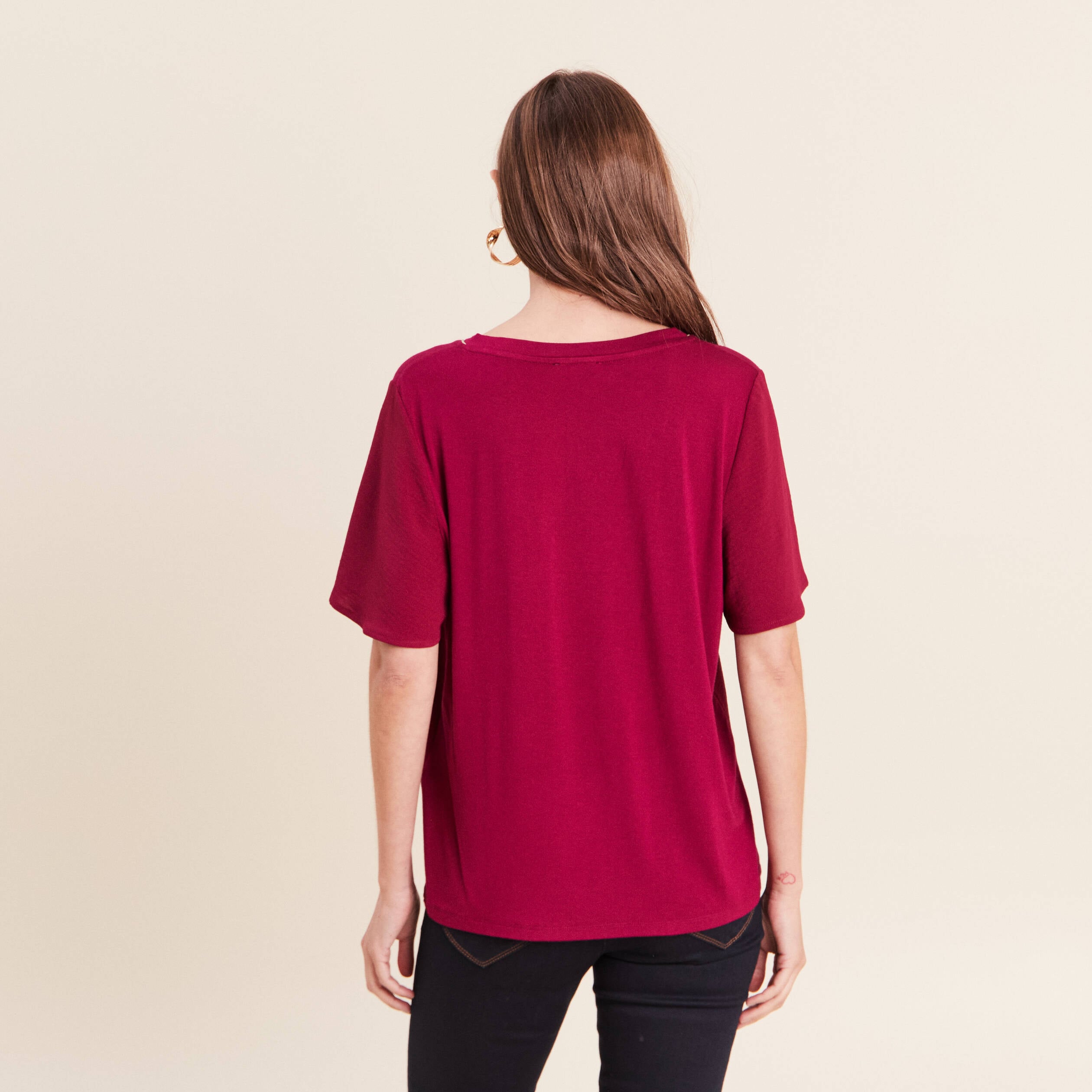 T-shirt bi-mati&egrave;re manches courtes rouge fonc&eacute; femme