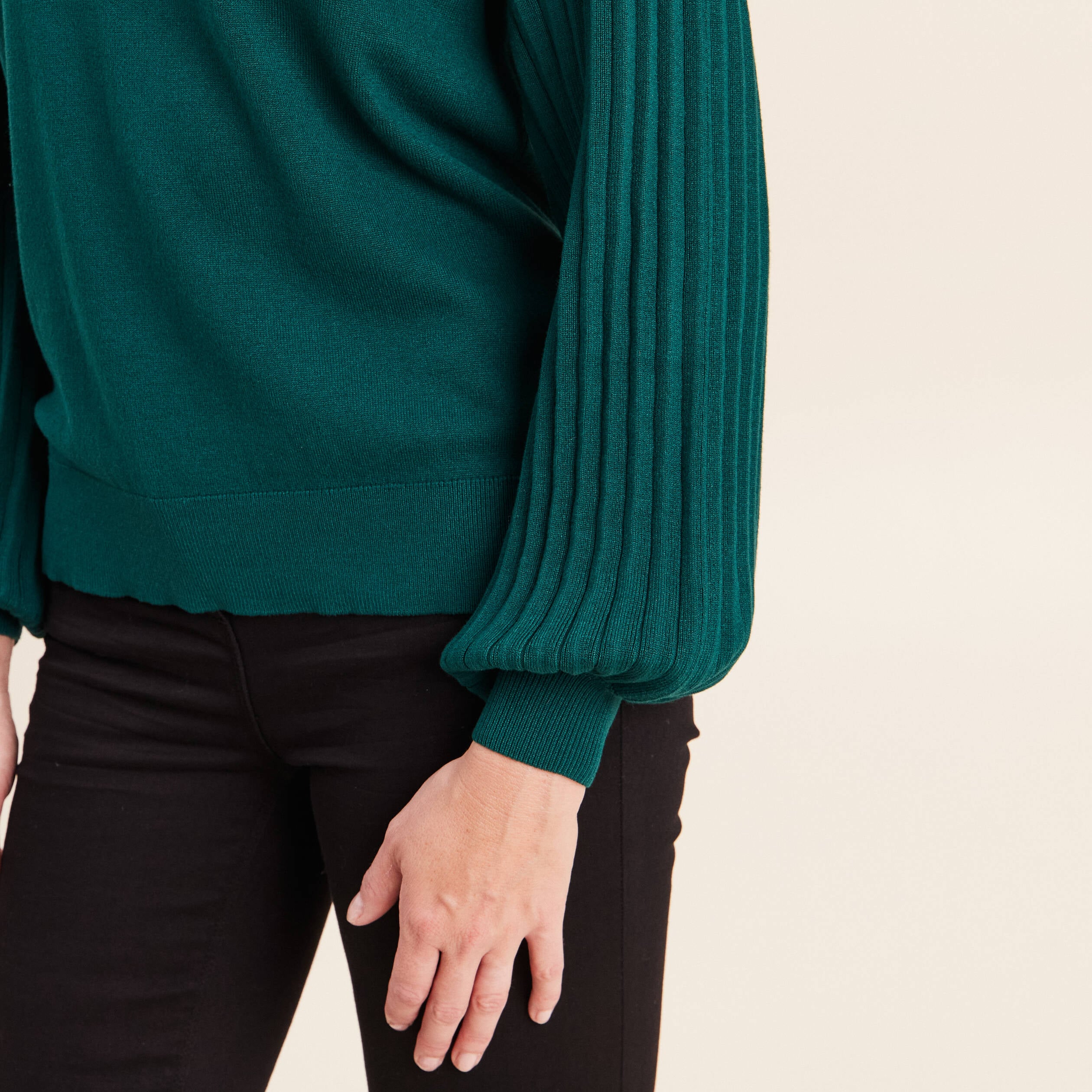Pull cintr&eacute; col rond manches longues vert fonc&eacute; femme