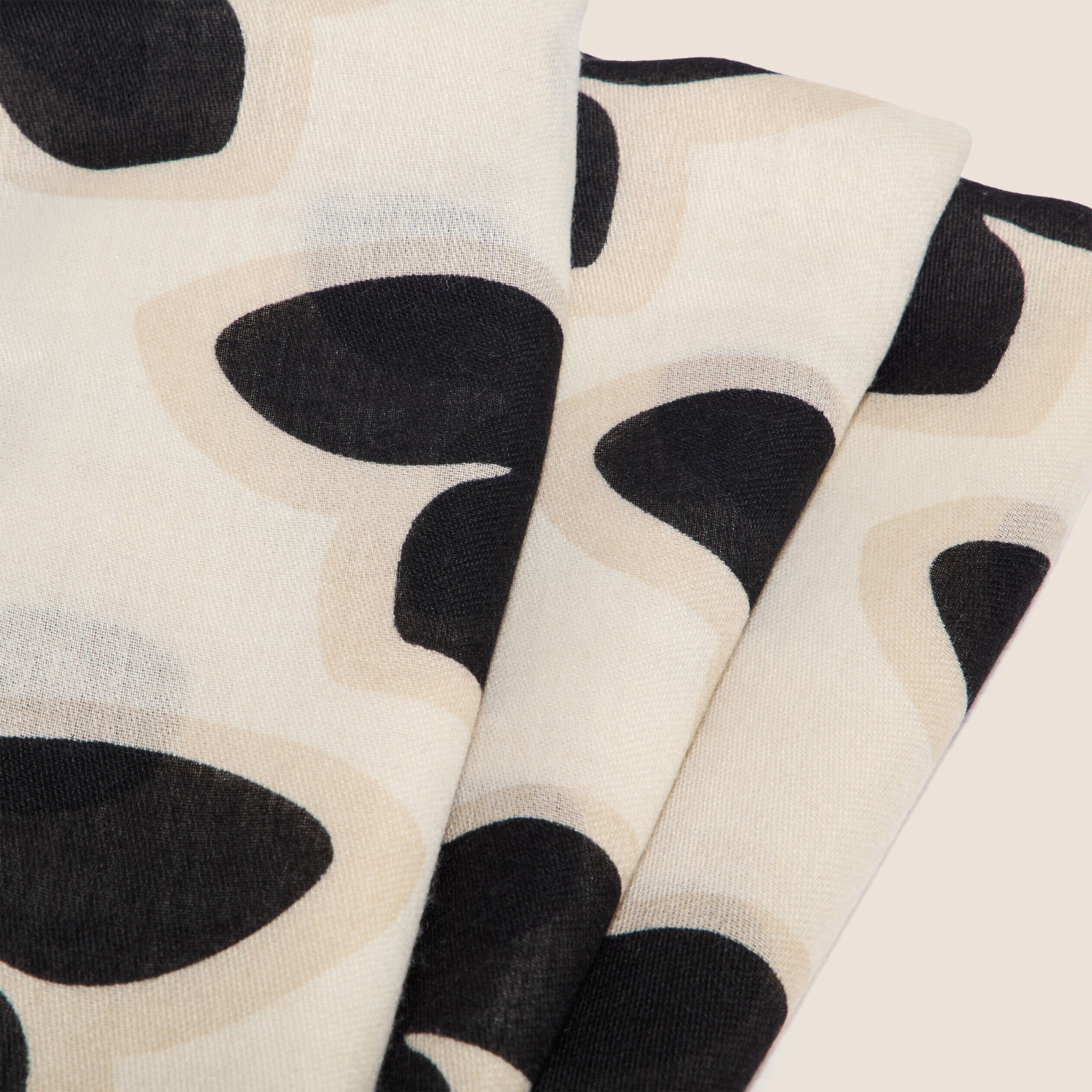 &Eacute;tole satin&eacute;e en polyester recycl&eacute; noir femme