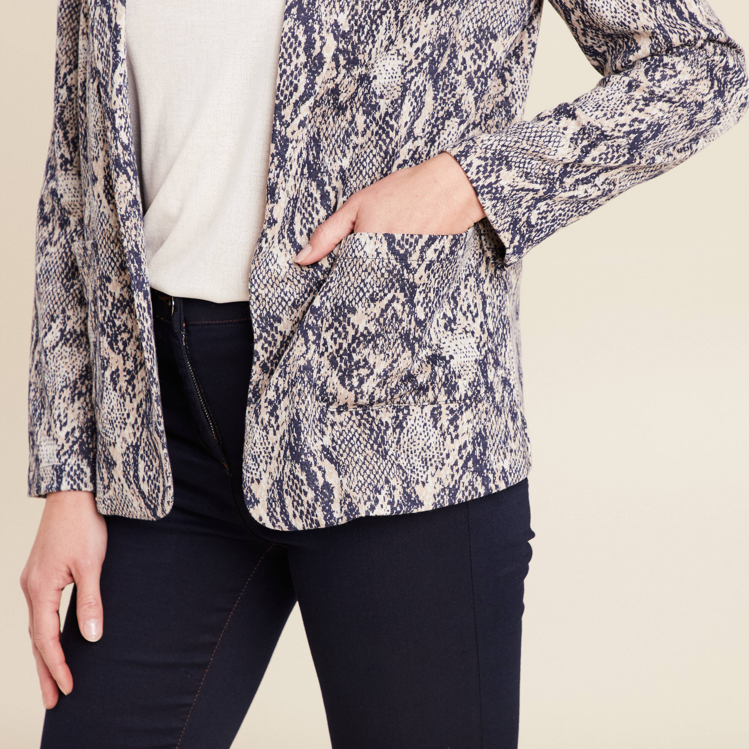 Veste cintr&eacute;e col ch&acirc;le beige femme