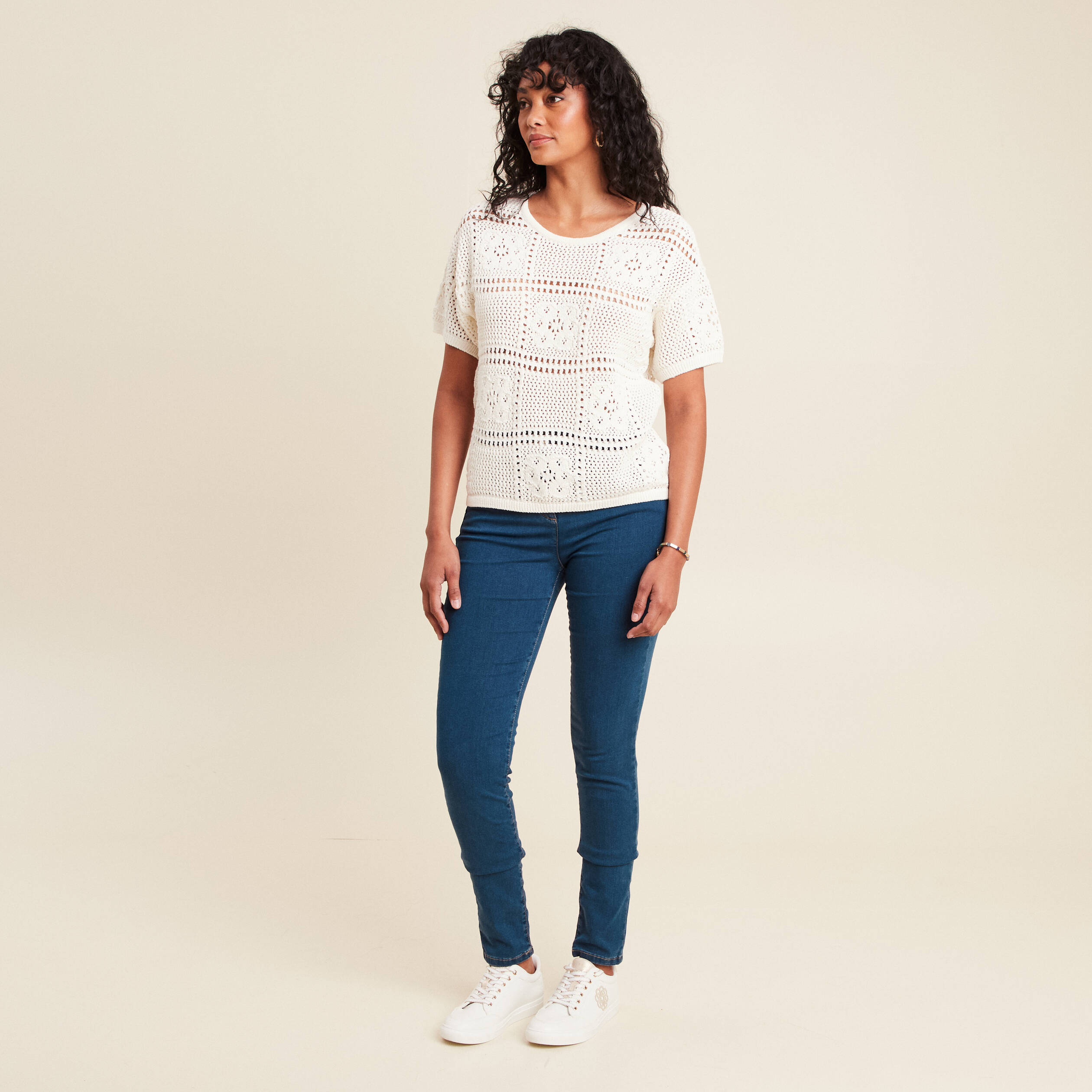 Pull court col rond manches courtes ecru femme