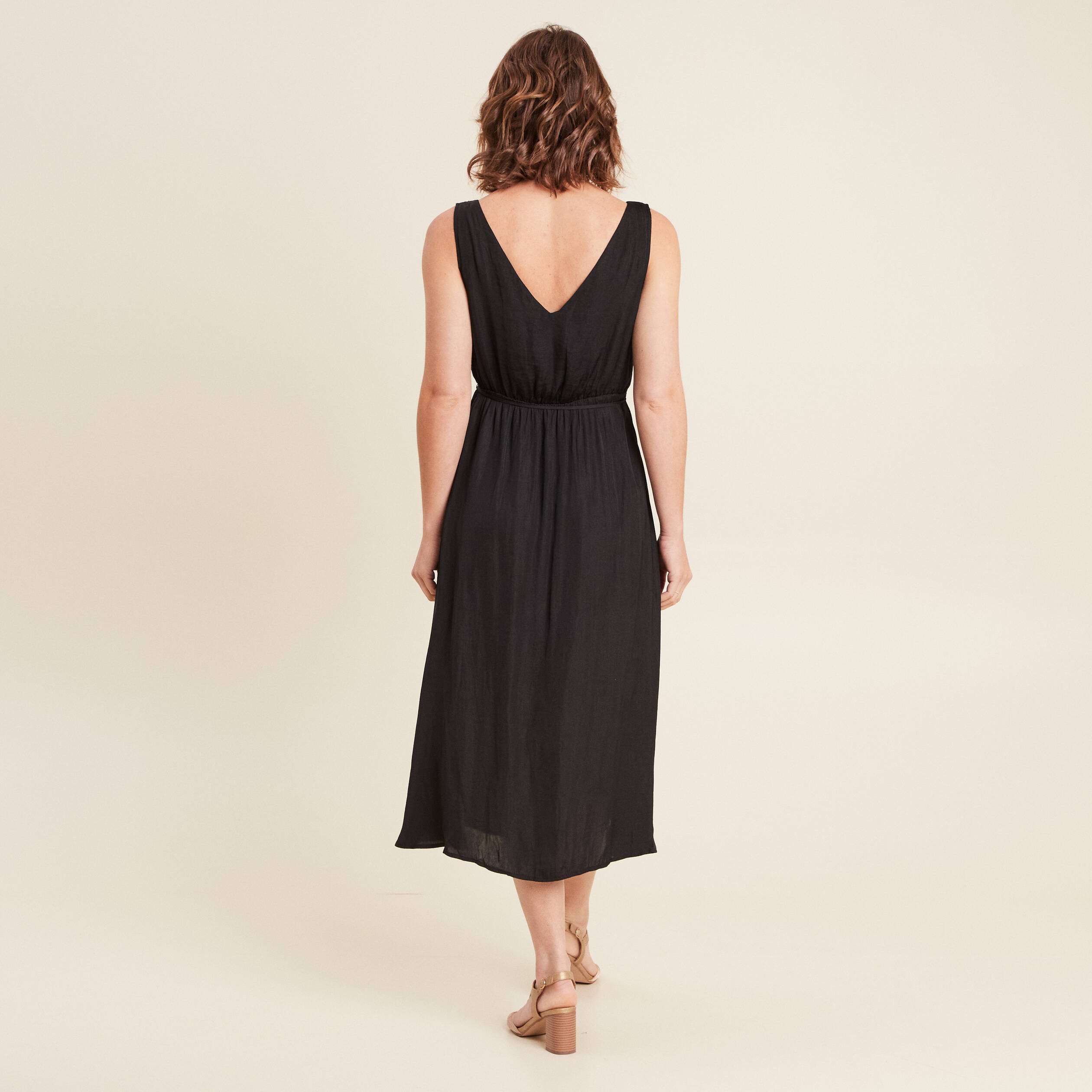 robe midi evasee satin noir femme Robe midi évasée satin noir femme