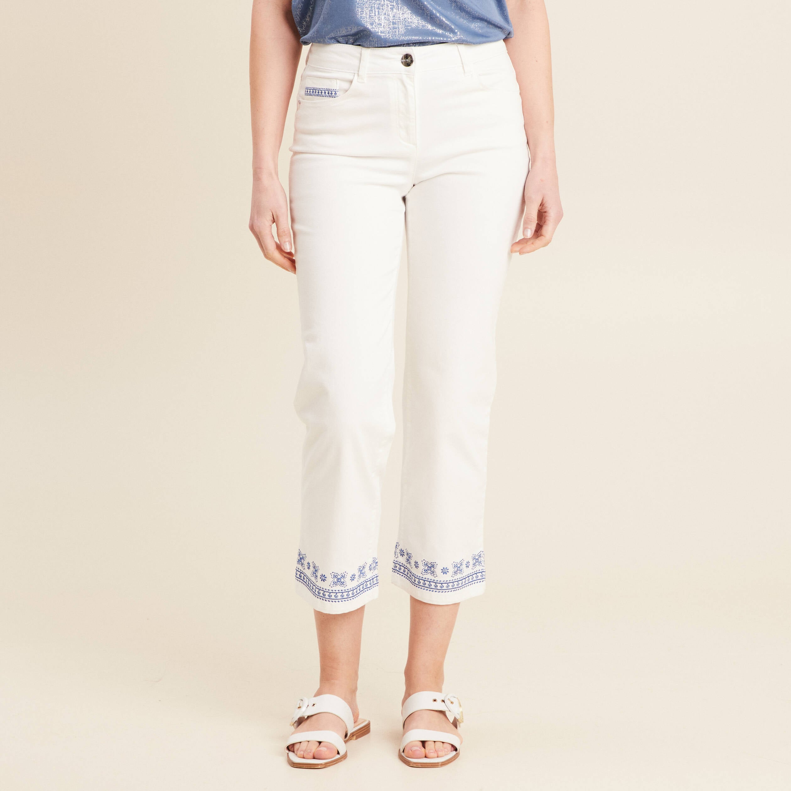 Jean droit brod&eacute; blanc femme