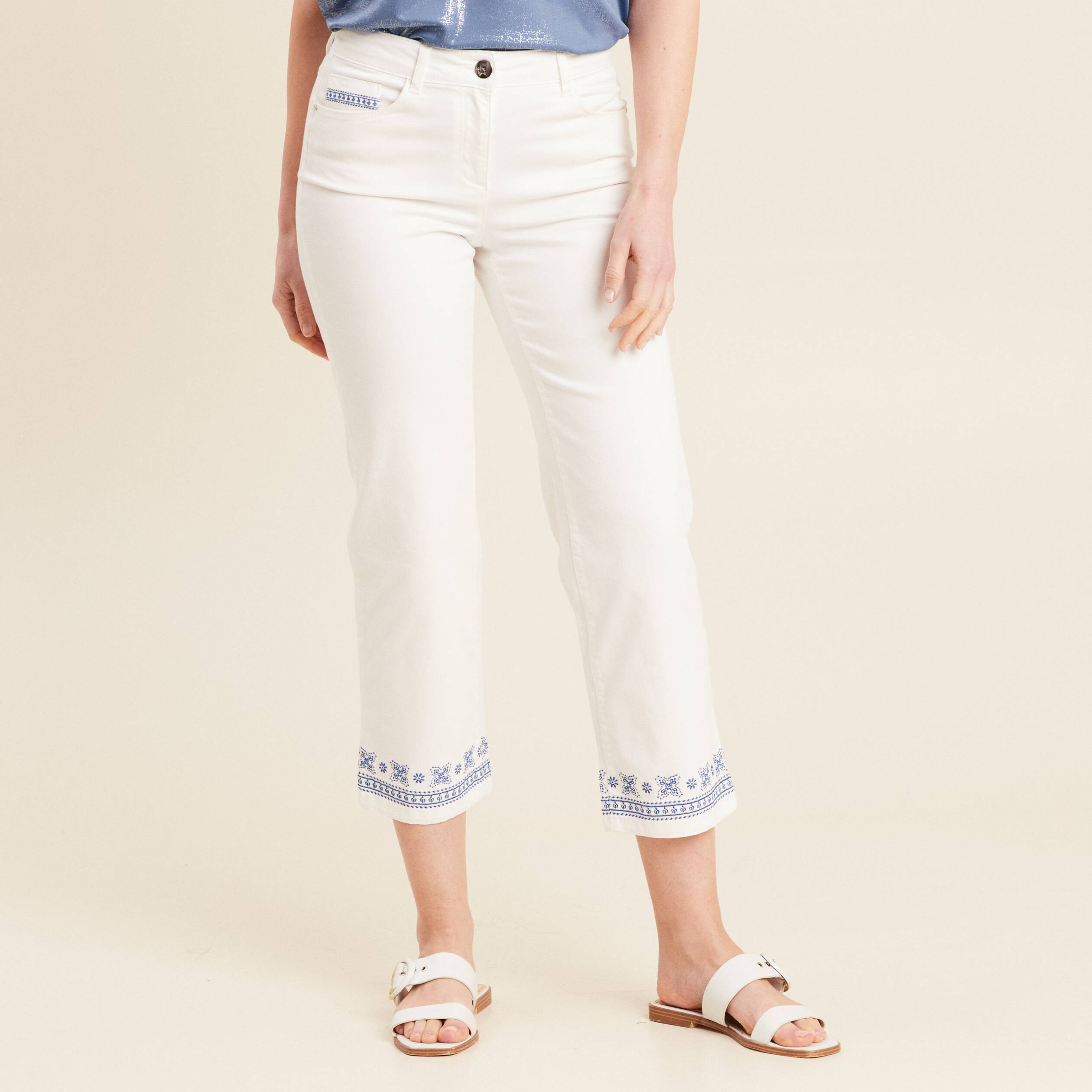 Jean droit brod&eacute; blanc femme