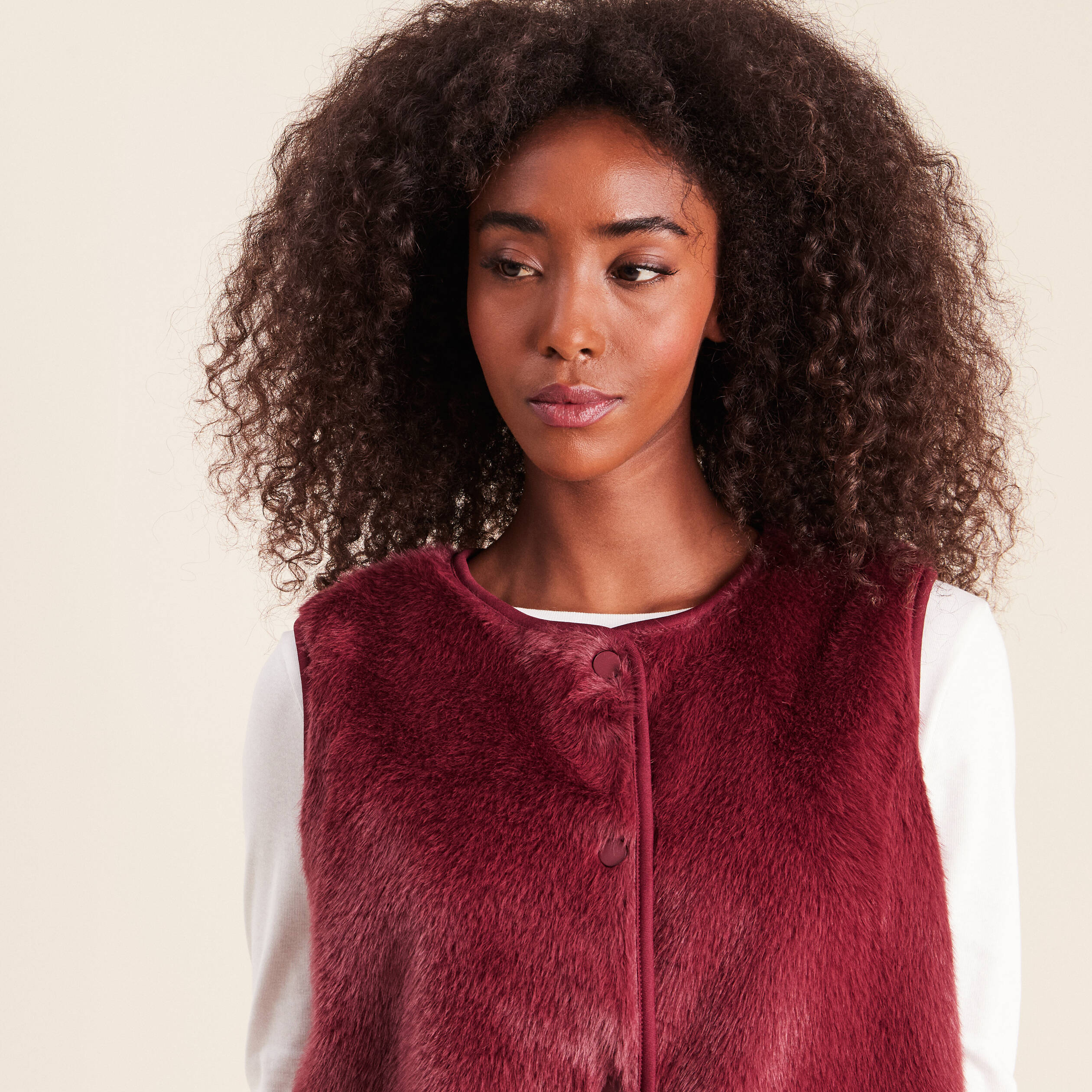 Gilet droit sans manches fausse fourrure bordeaux femme