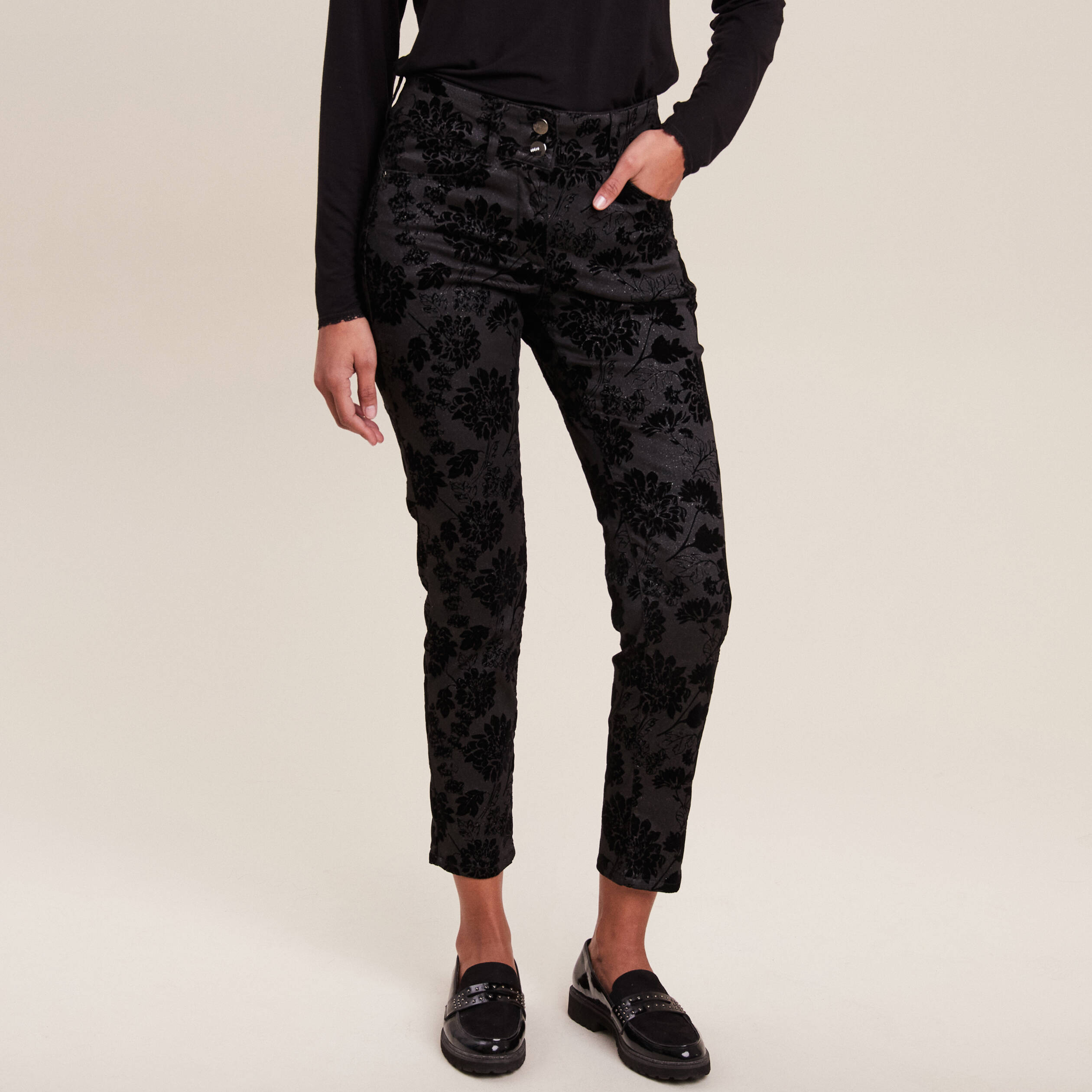 Pantalon ajusté enduit 7/8ème noir femme