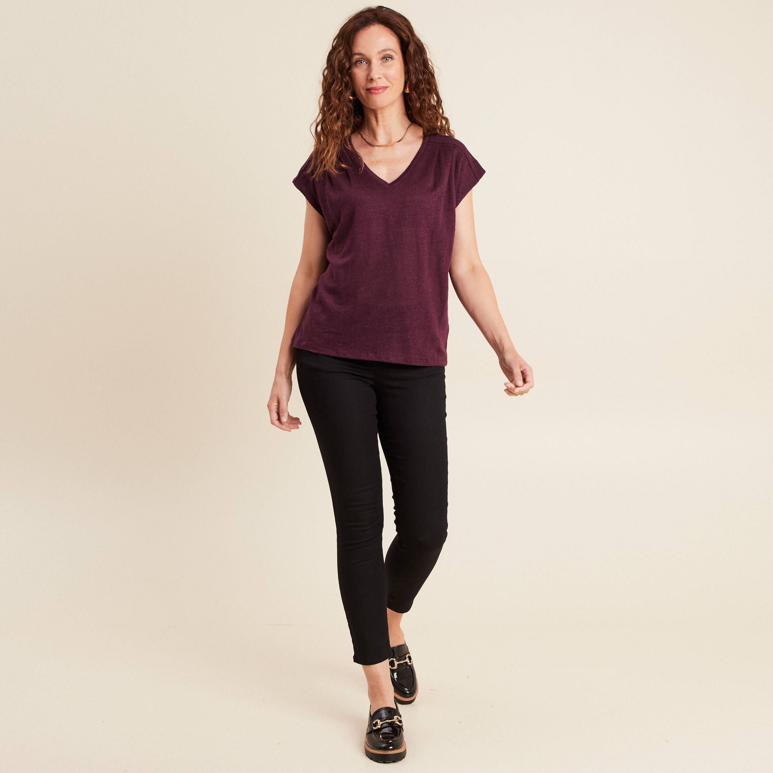 T-shirt col v manches courtes en lin prune femme