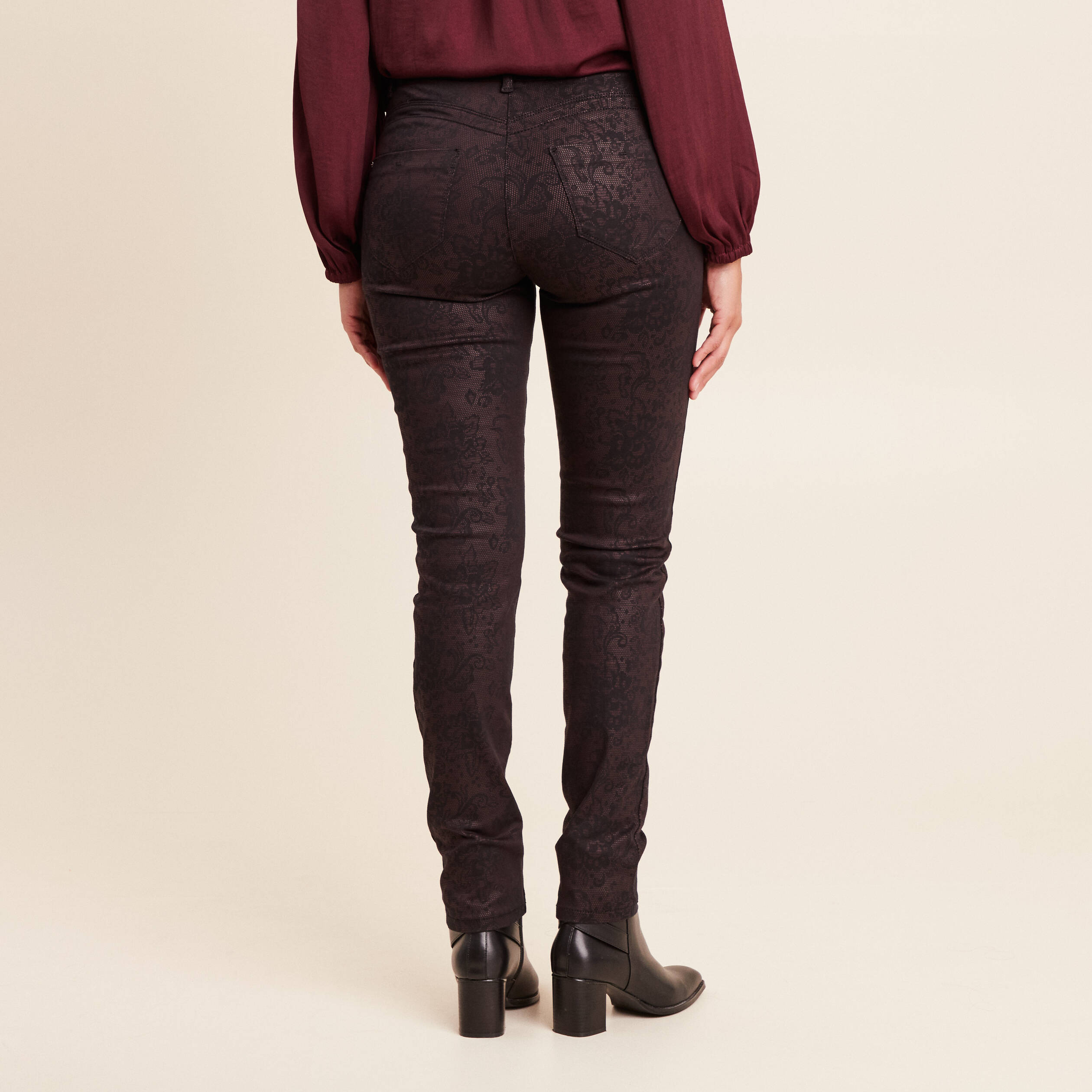 Pantalon magique L'Unique coupe ajust&eacute;e bordeaux femme