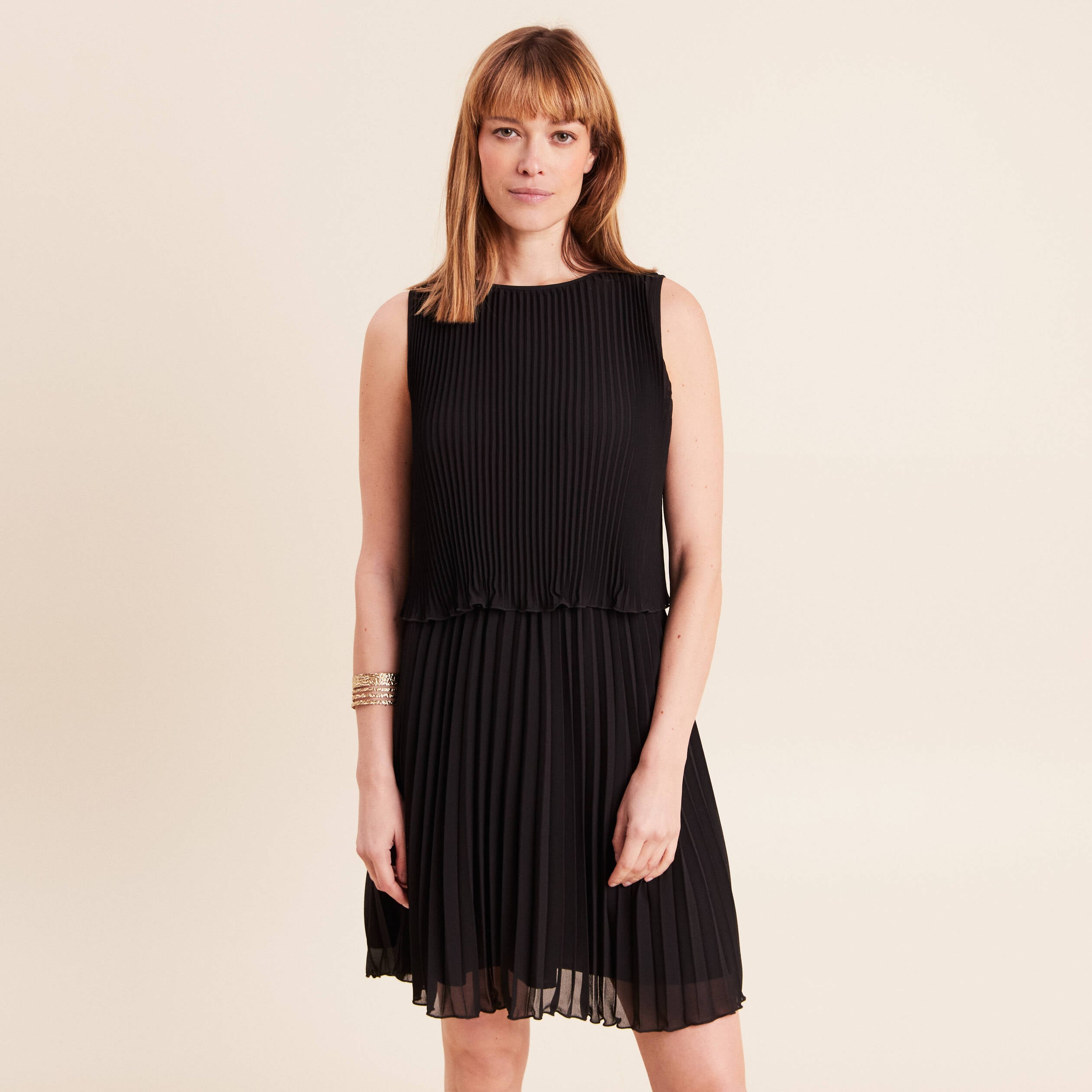 Robe pliss&eacute;e sans manches col rond noir femme