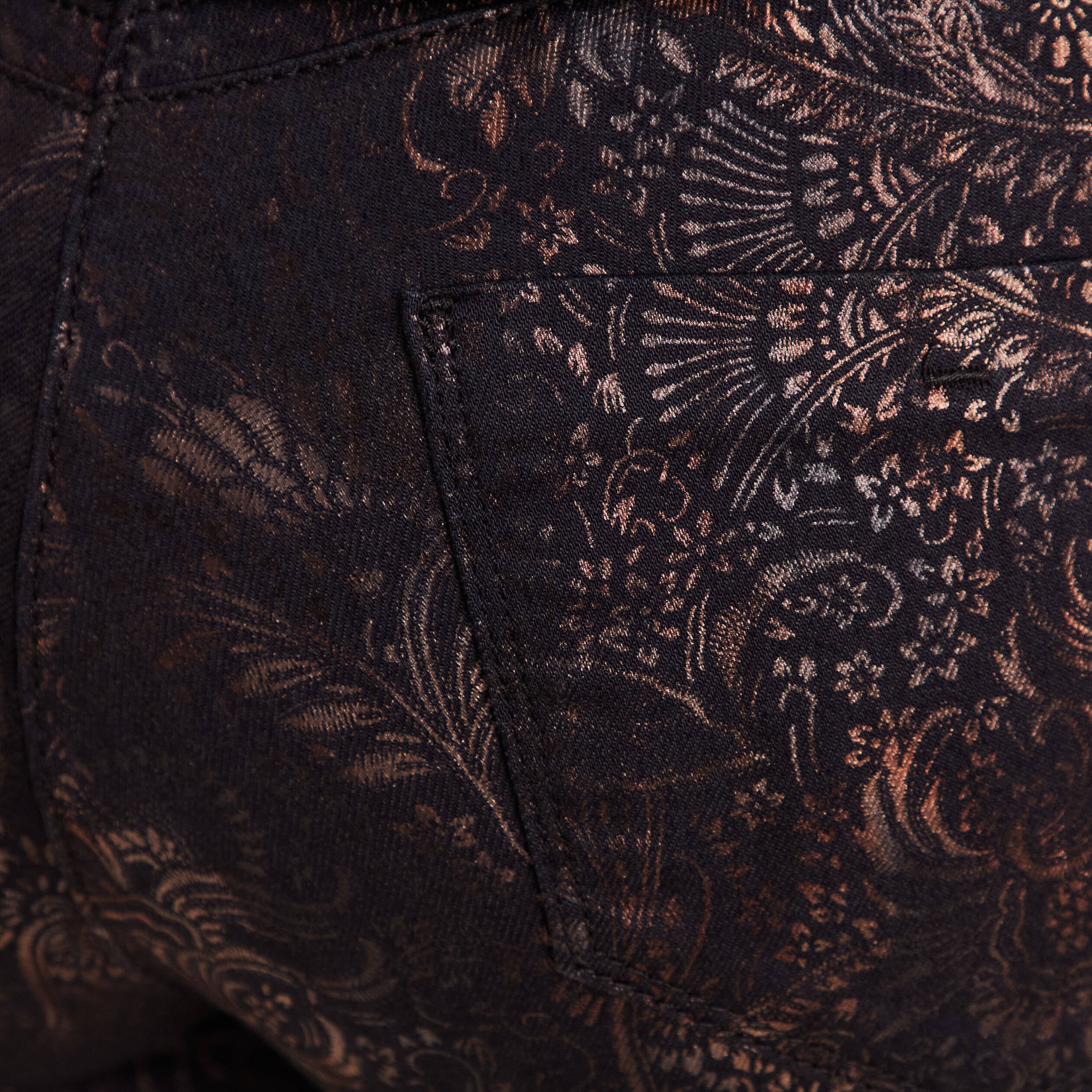 Pantalon magique L'Unique coupe ajust&eacute;e denim brut femme