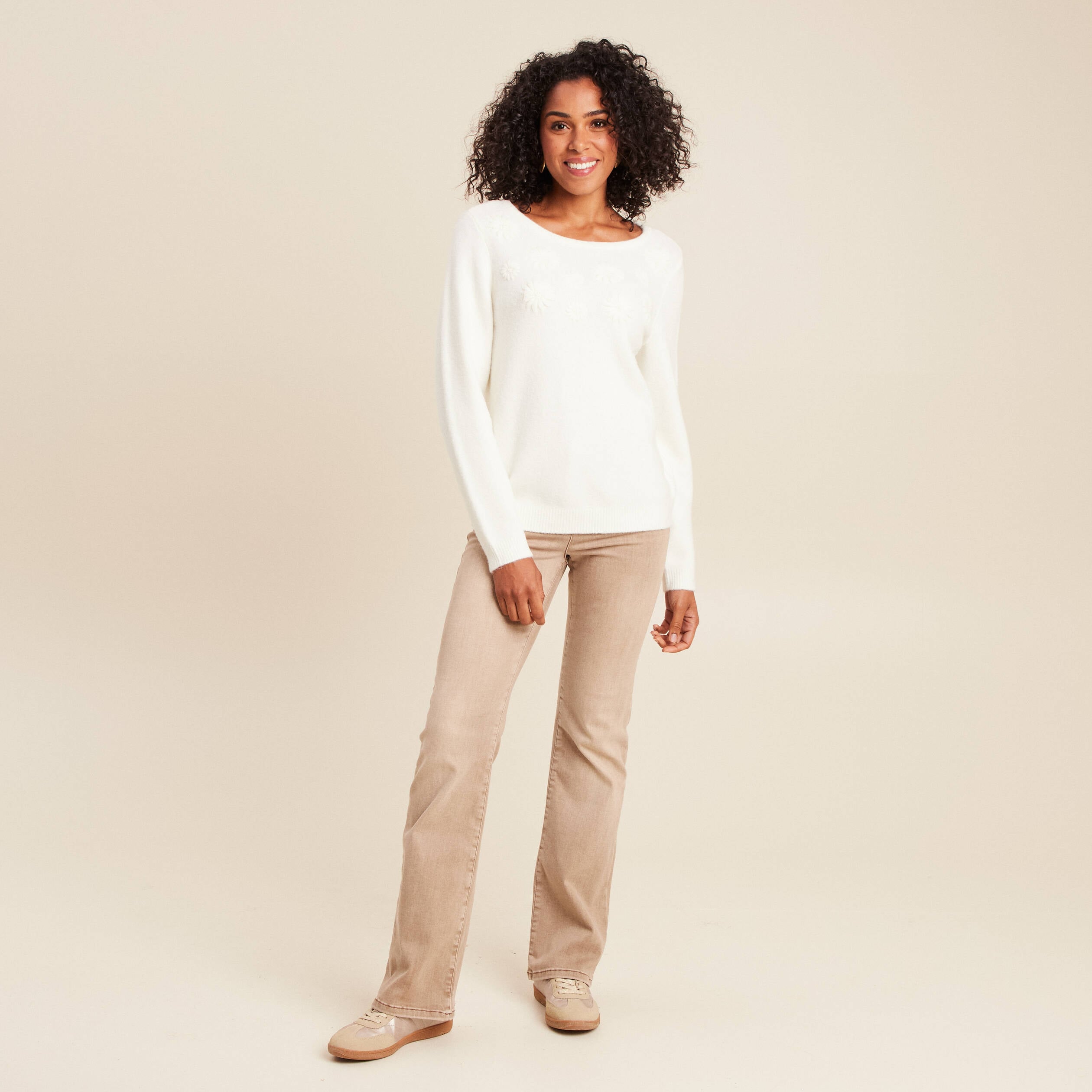 Pull brod&eacute; col rond manches longues ecru femme