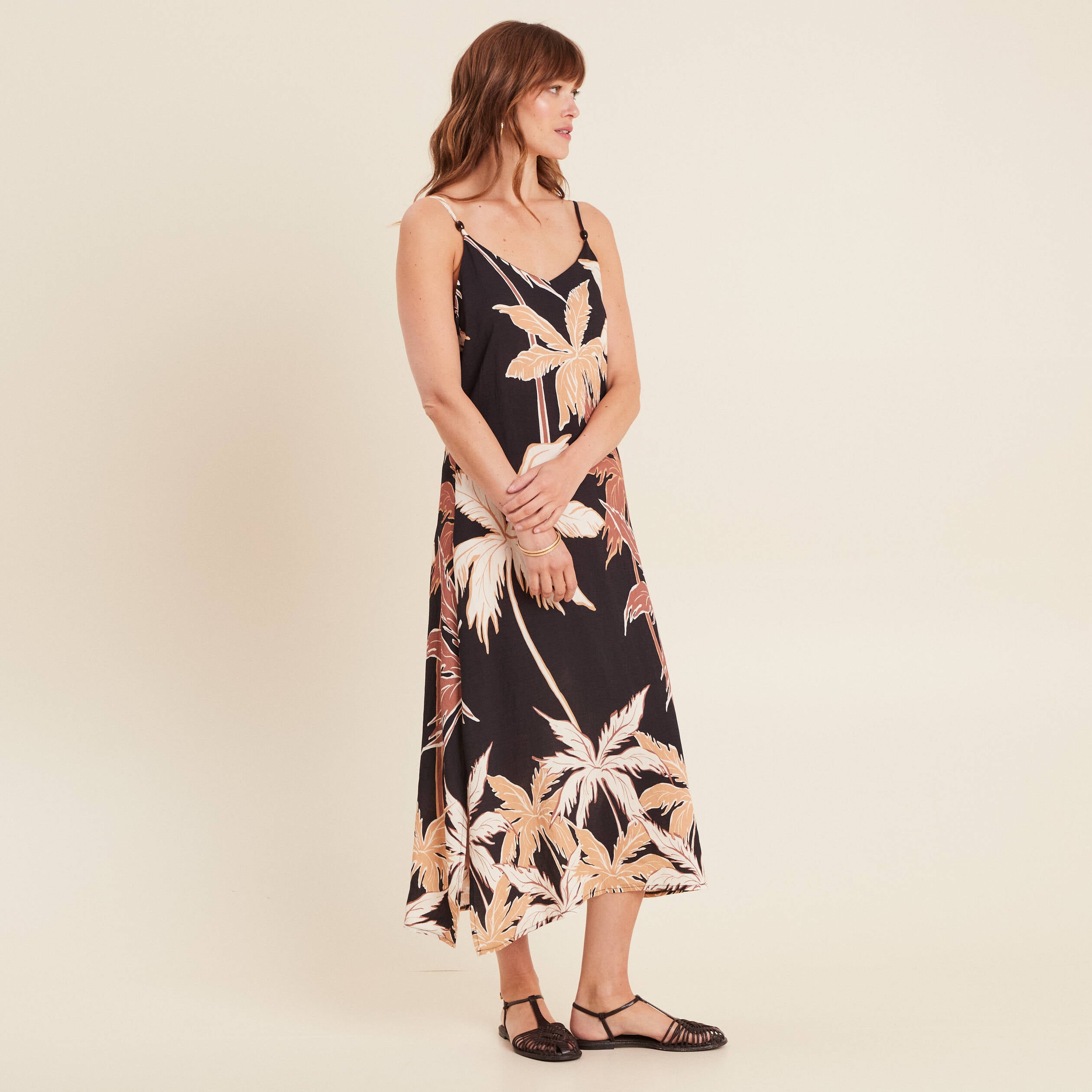 Robe &eacute;vas&eacute;e fines bretelles noir femme