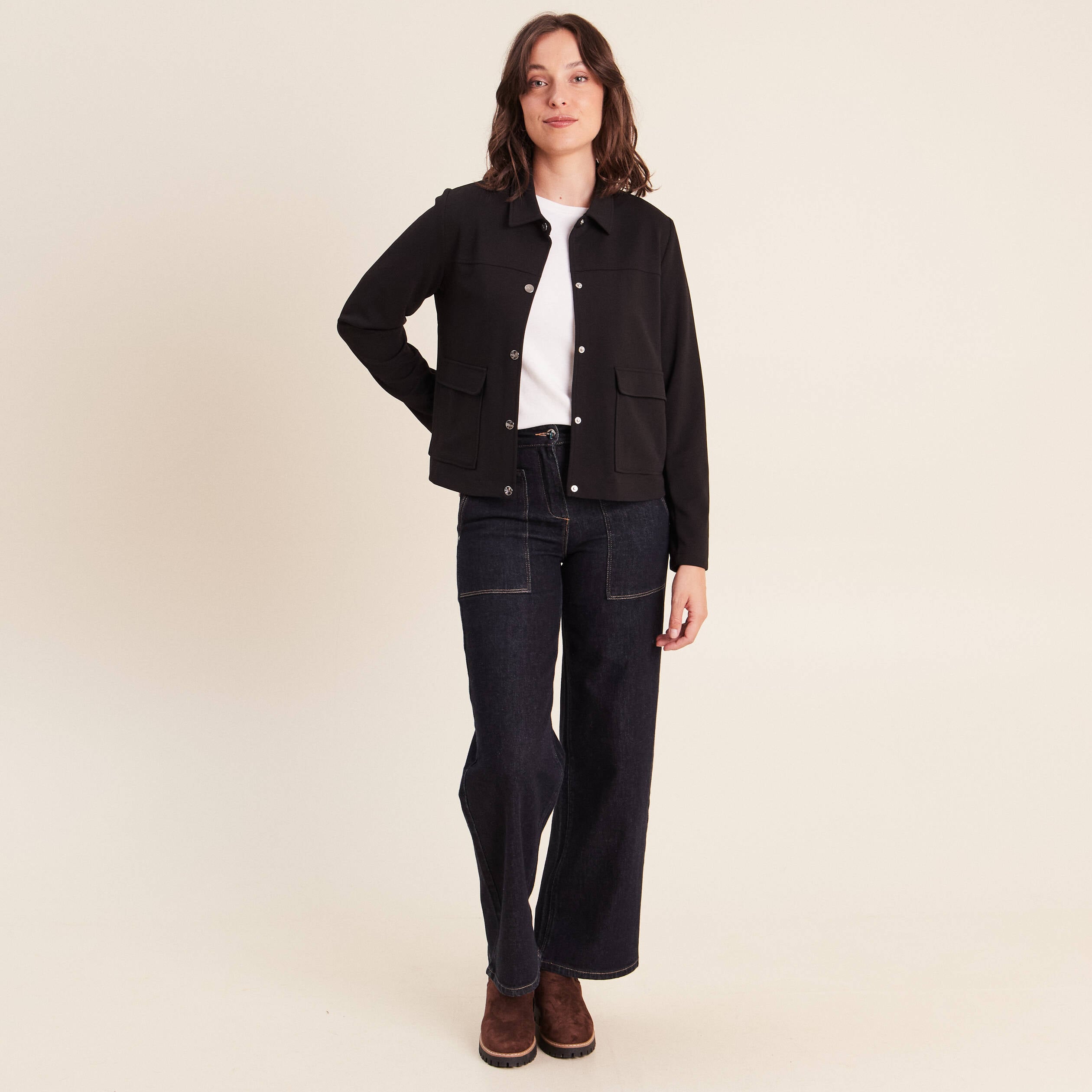 Veste courte droite manches longues noir femme