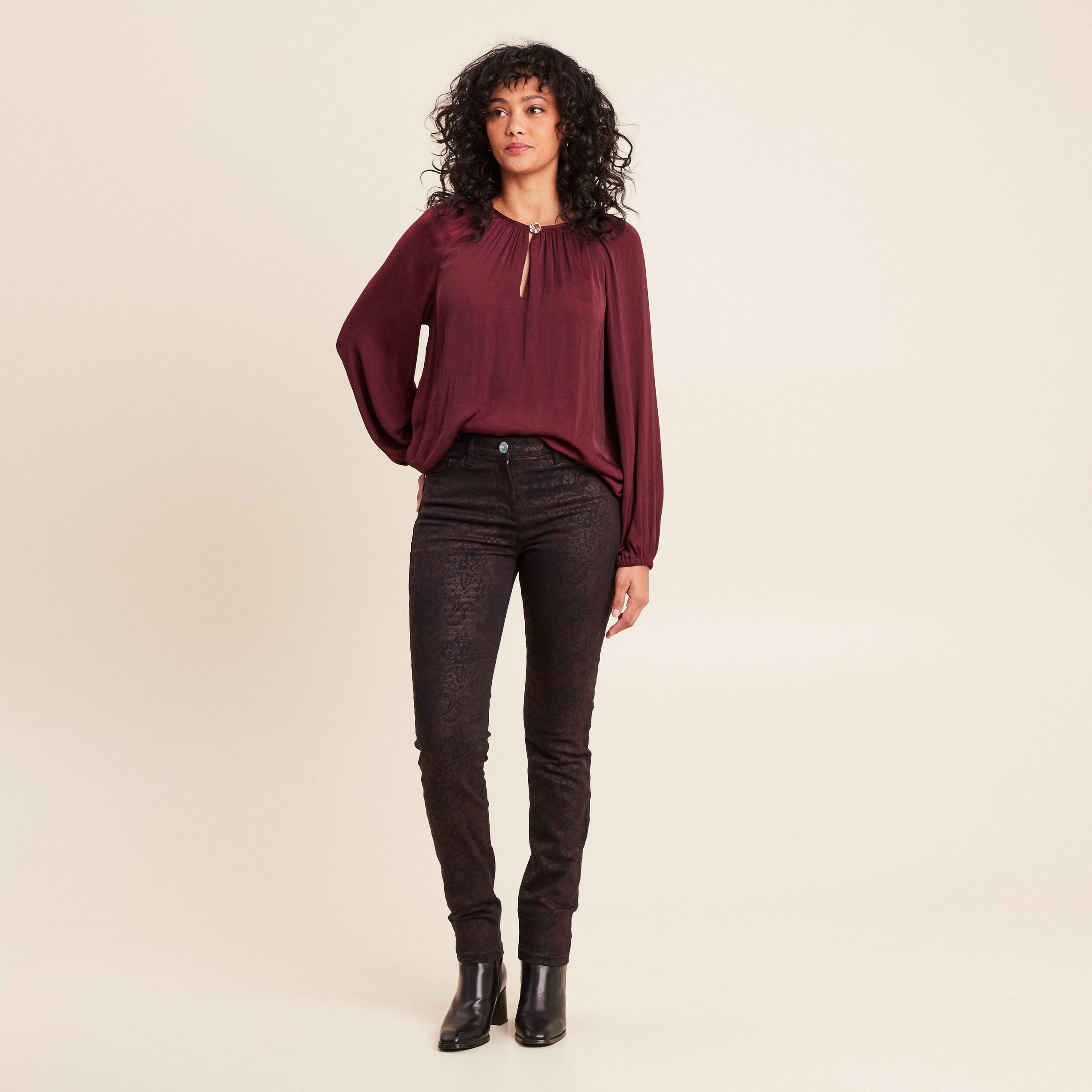 Pantalon magique L'Unique coupe ajust&eacute;e bordeaux femme
