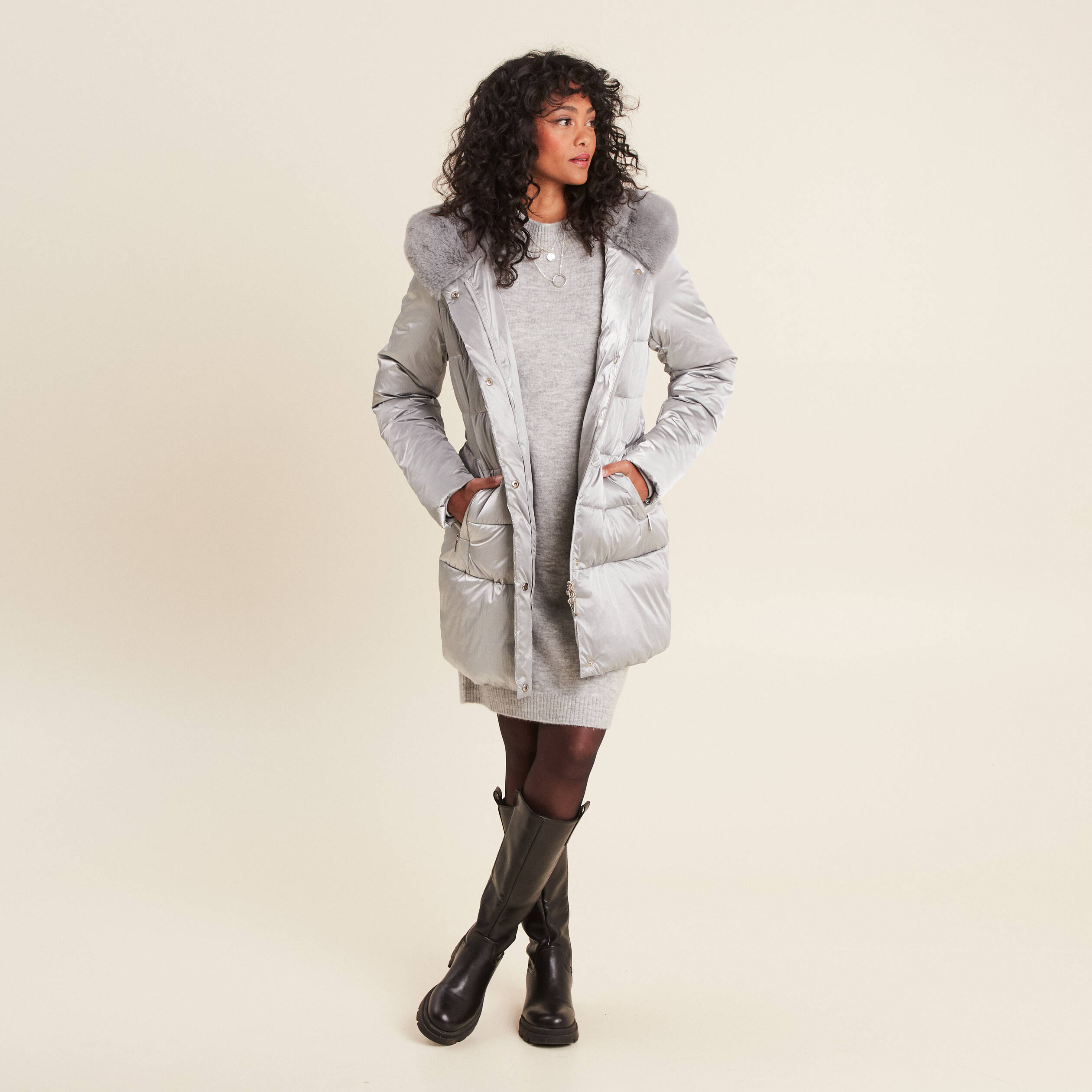 Doudoune droite &agrave; capuche gris clair femme