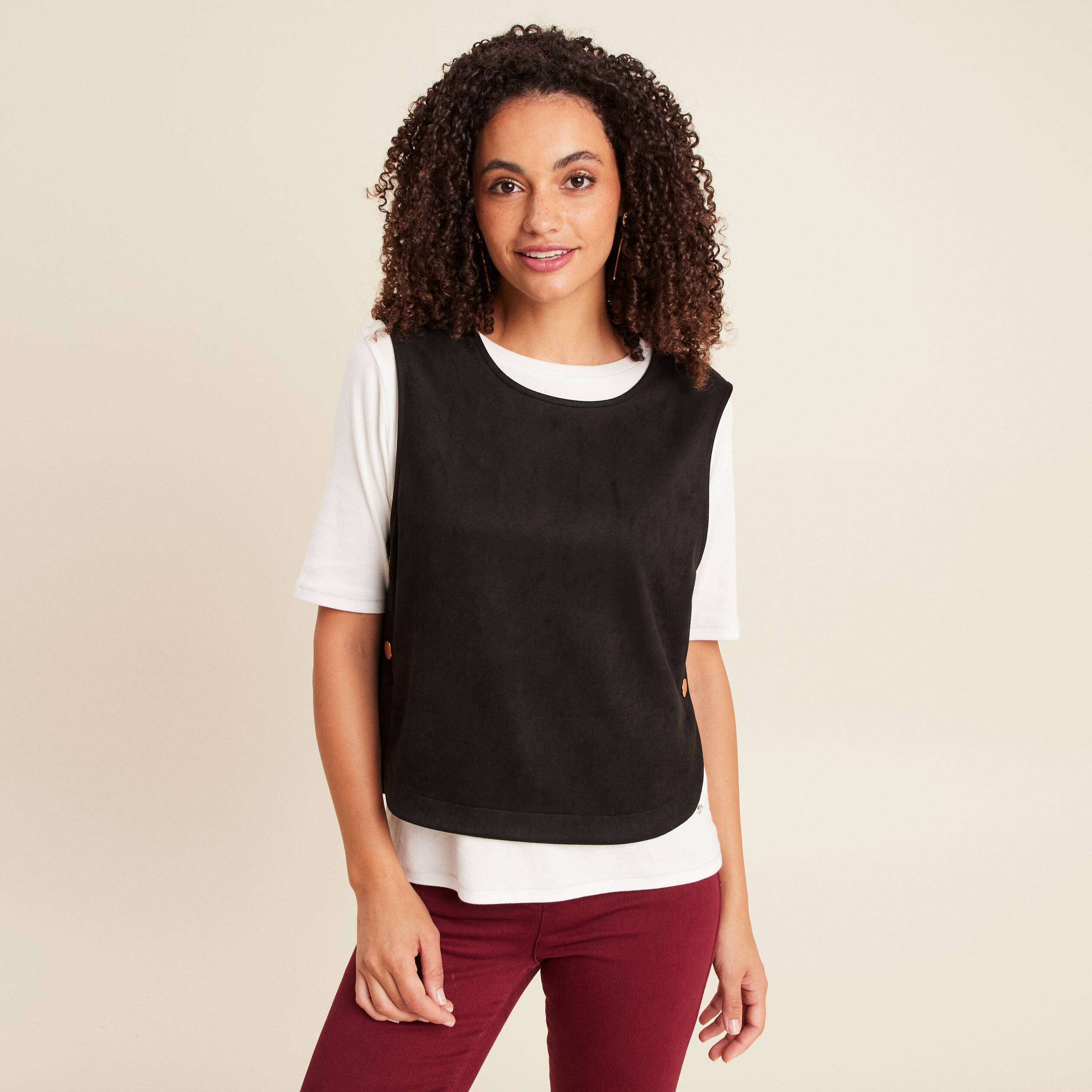 Top cintr&eacute; sans manches col rond noir femme
