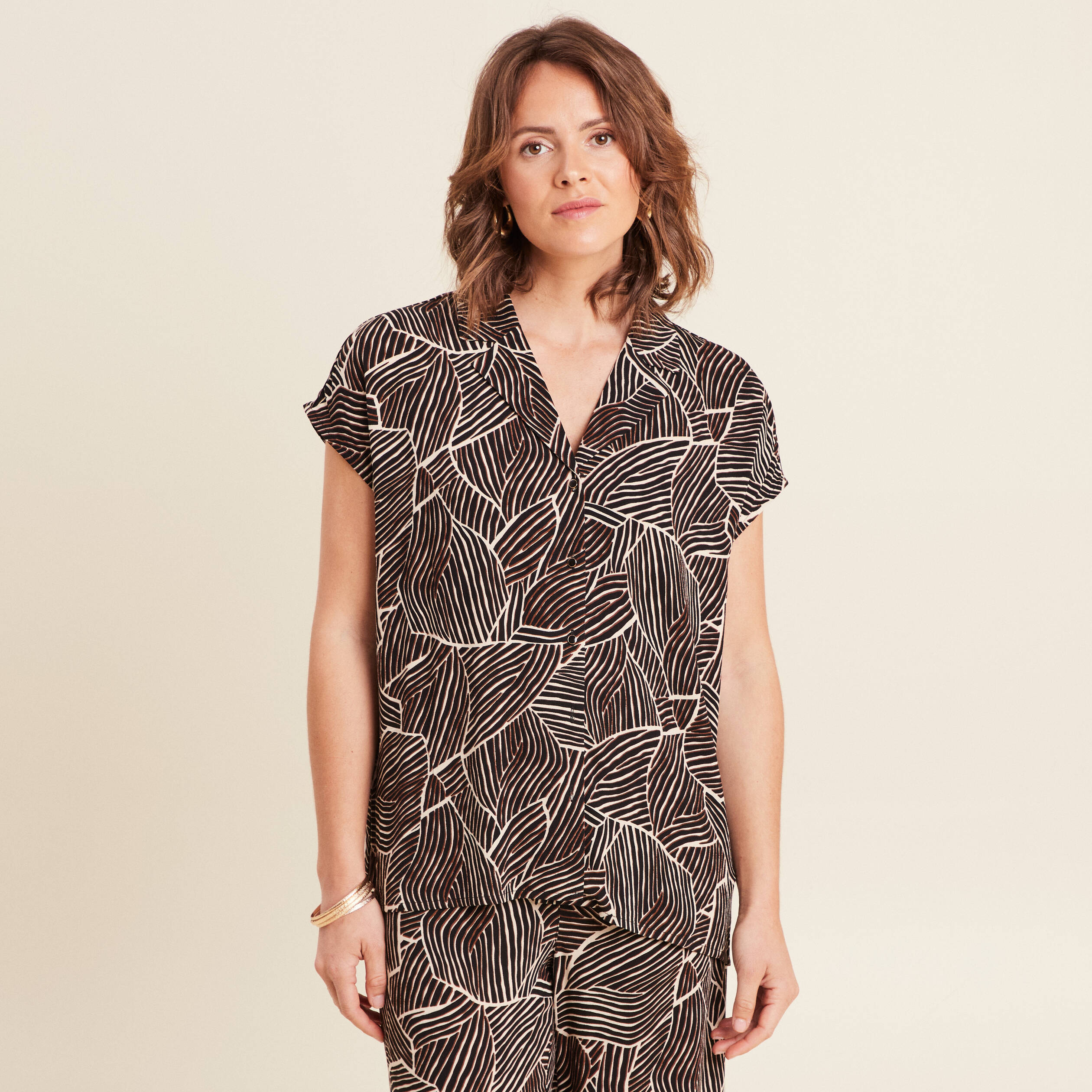 Chemise cr&ecirc;pe manches courtes noir femme