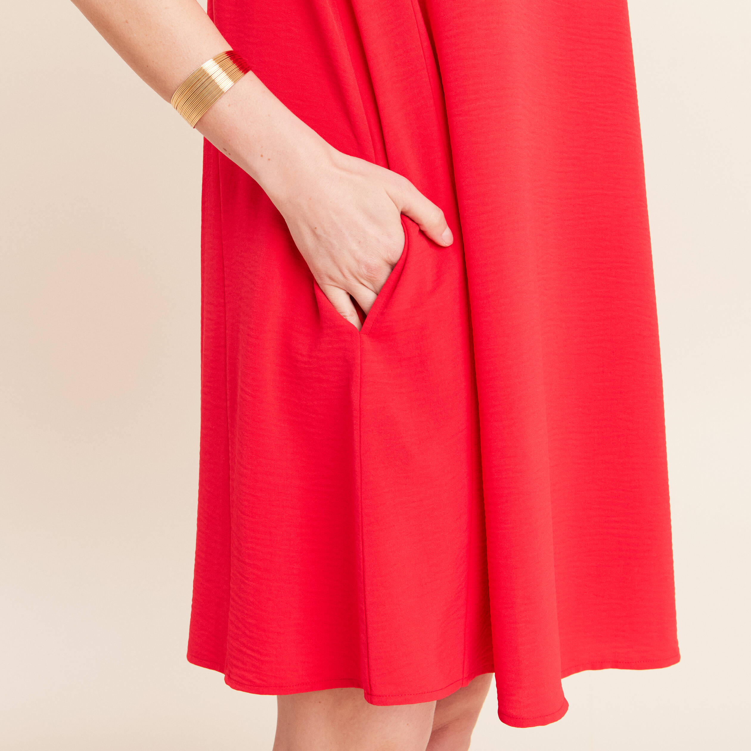 Robe courte &eacute;vas&eacute;e sans manches col rond rouge fluo femme