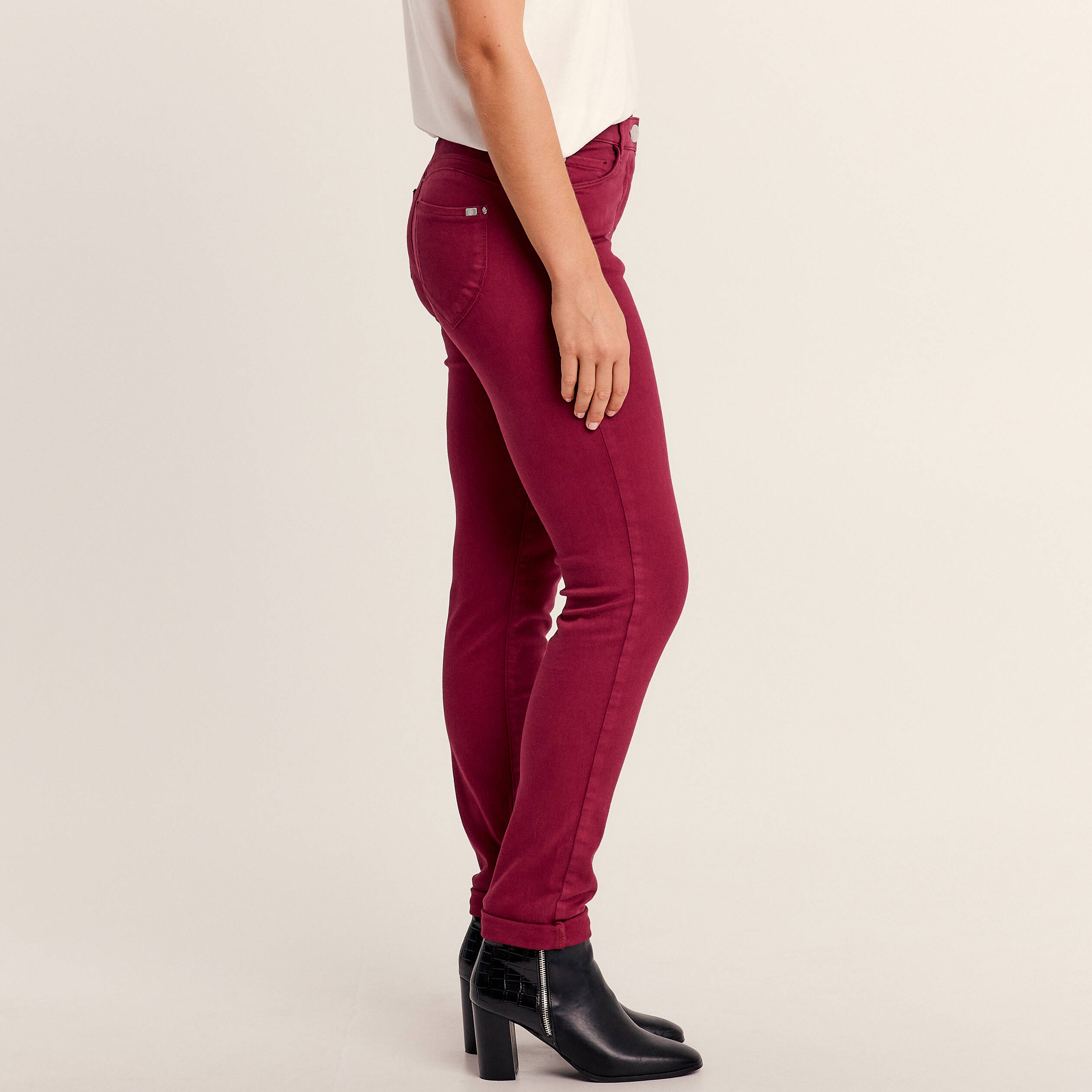 jean magique ajuste taille standard rouge fonce femme Jean magique ajusté taille standard rouge foncé femme