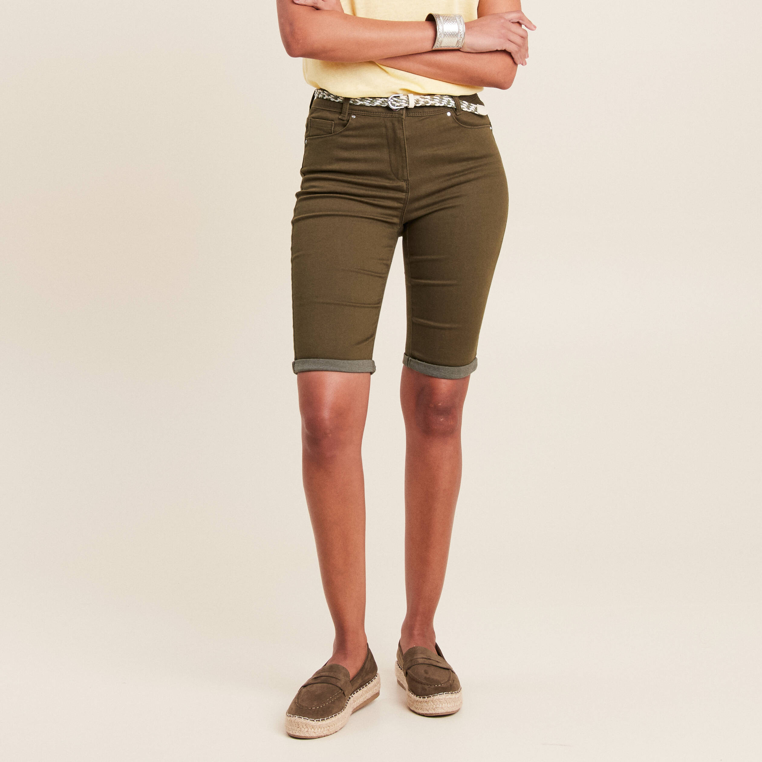 bermuda ajuste ceinture vert olive femme Bermuda ajusté ceinturé vert olive femme