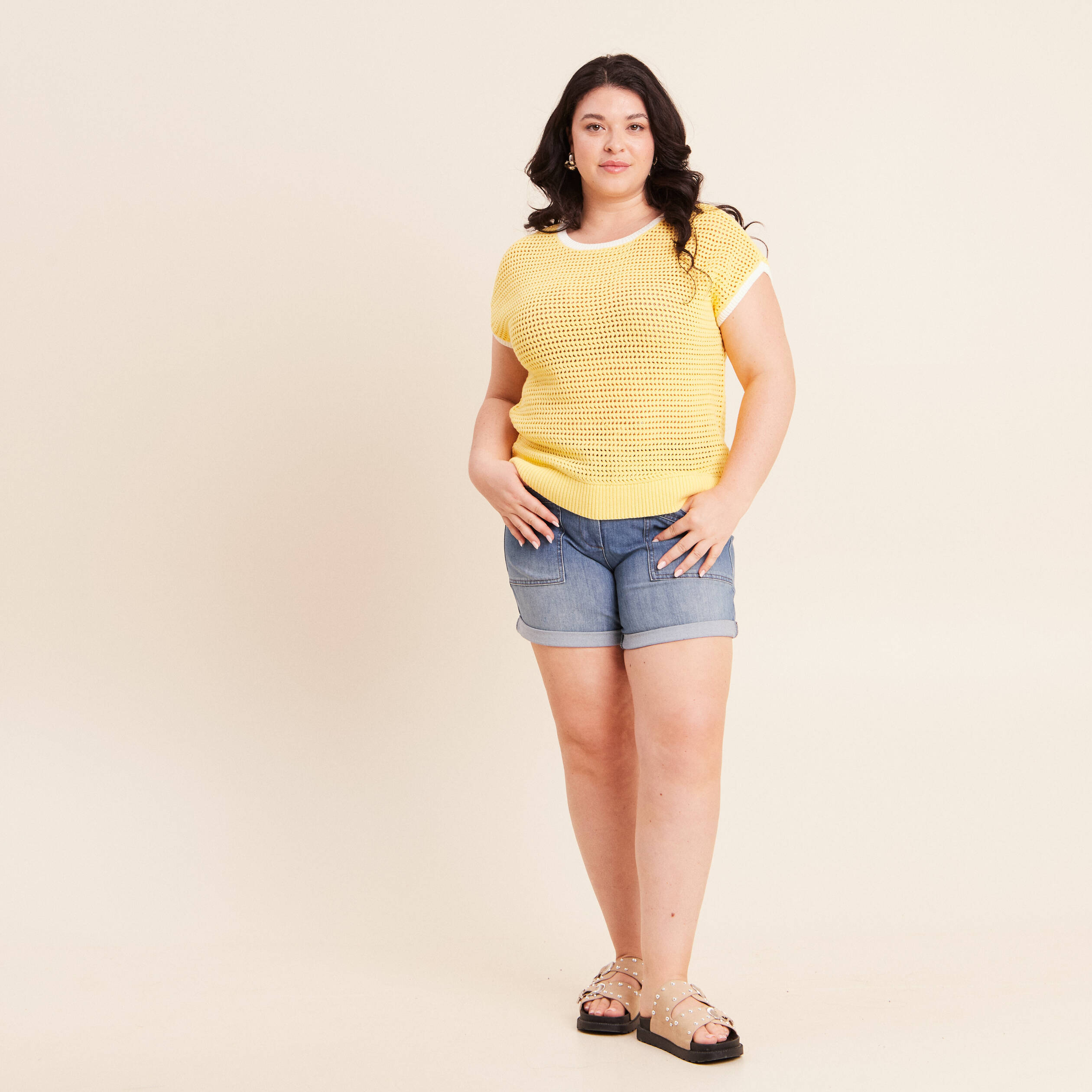 Pull ajour&eacute; sans manches col rond jaune pastel femme