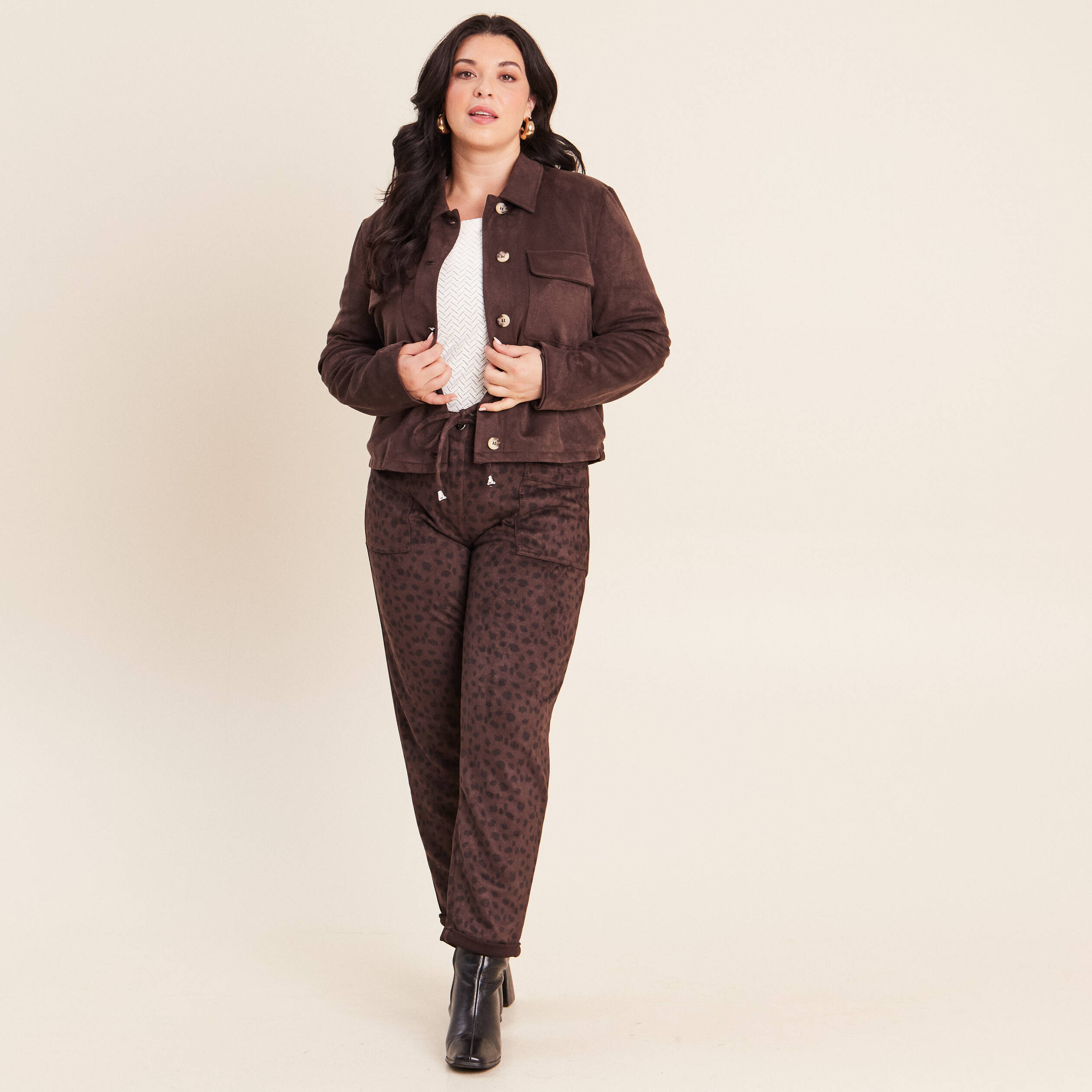 Pantalon coupe mom 7/8&egrave;me marron fonc&eacute; femme