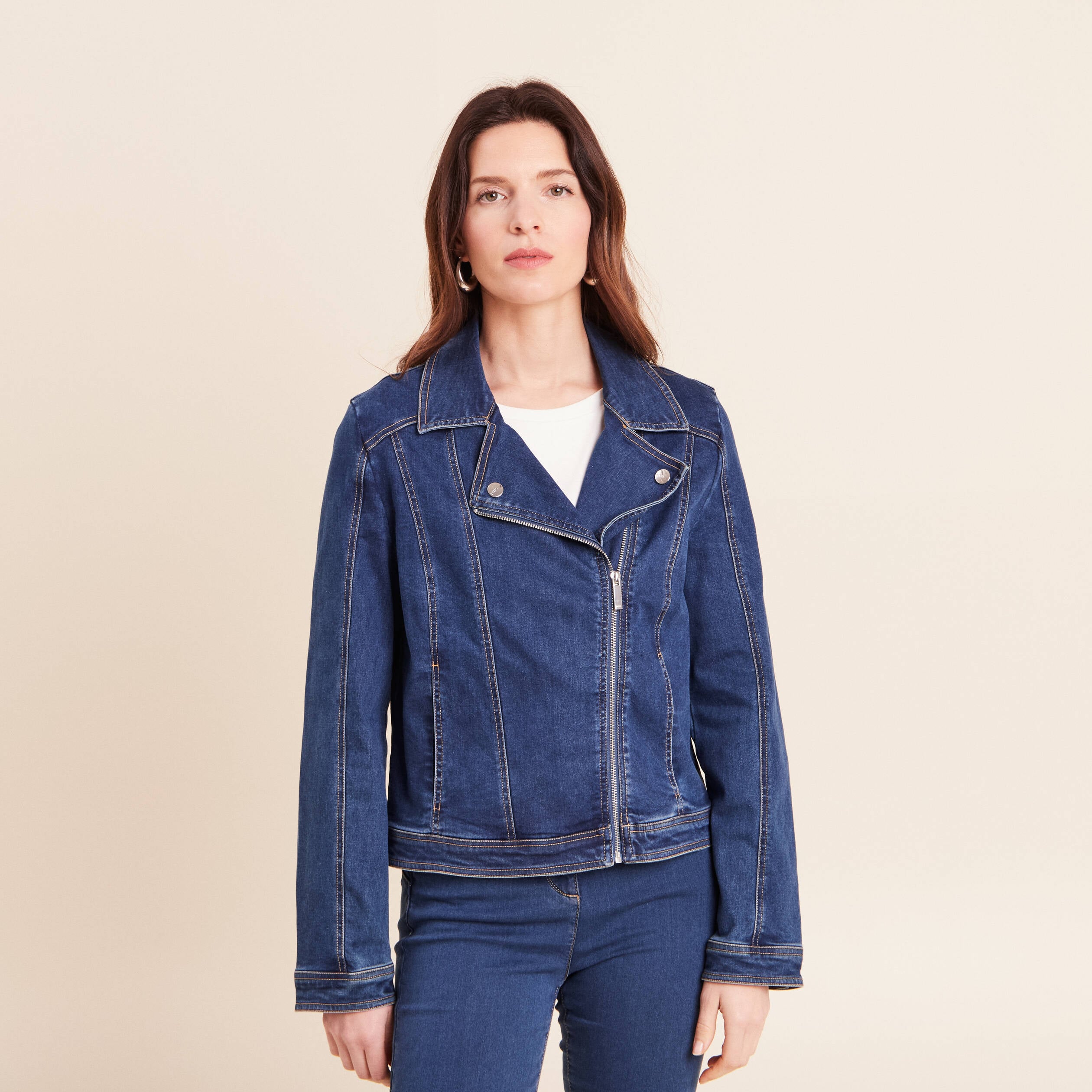 Veste ajust&eacute;e en jean col biker denim stone femme