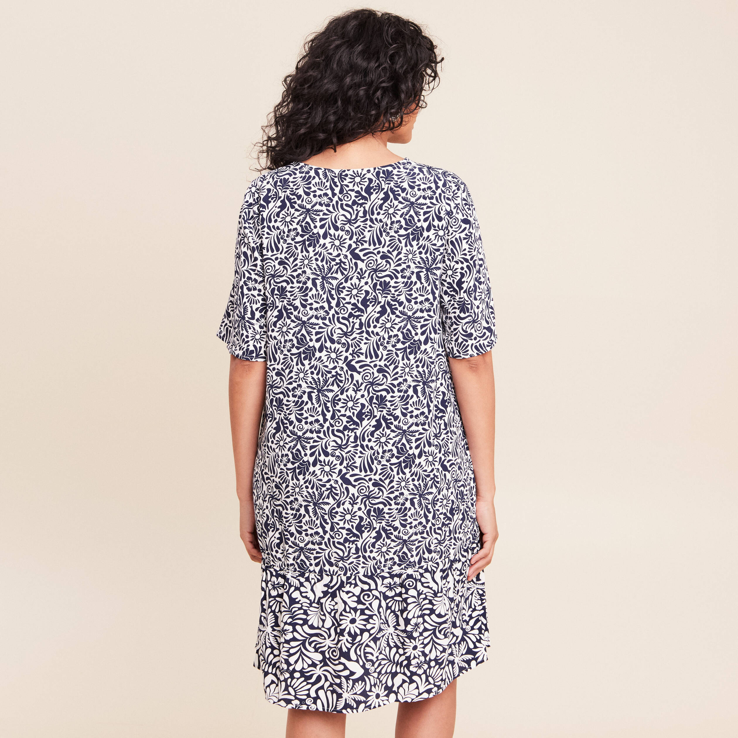 Robe courte &eacute;vas&eacute;e col V bleu femme
