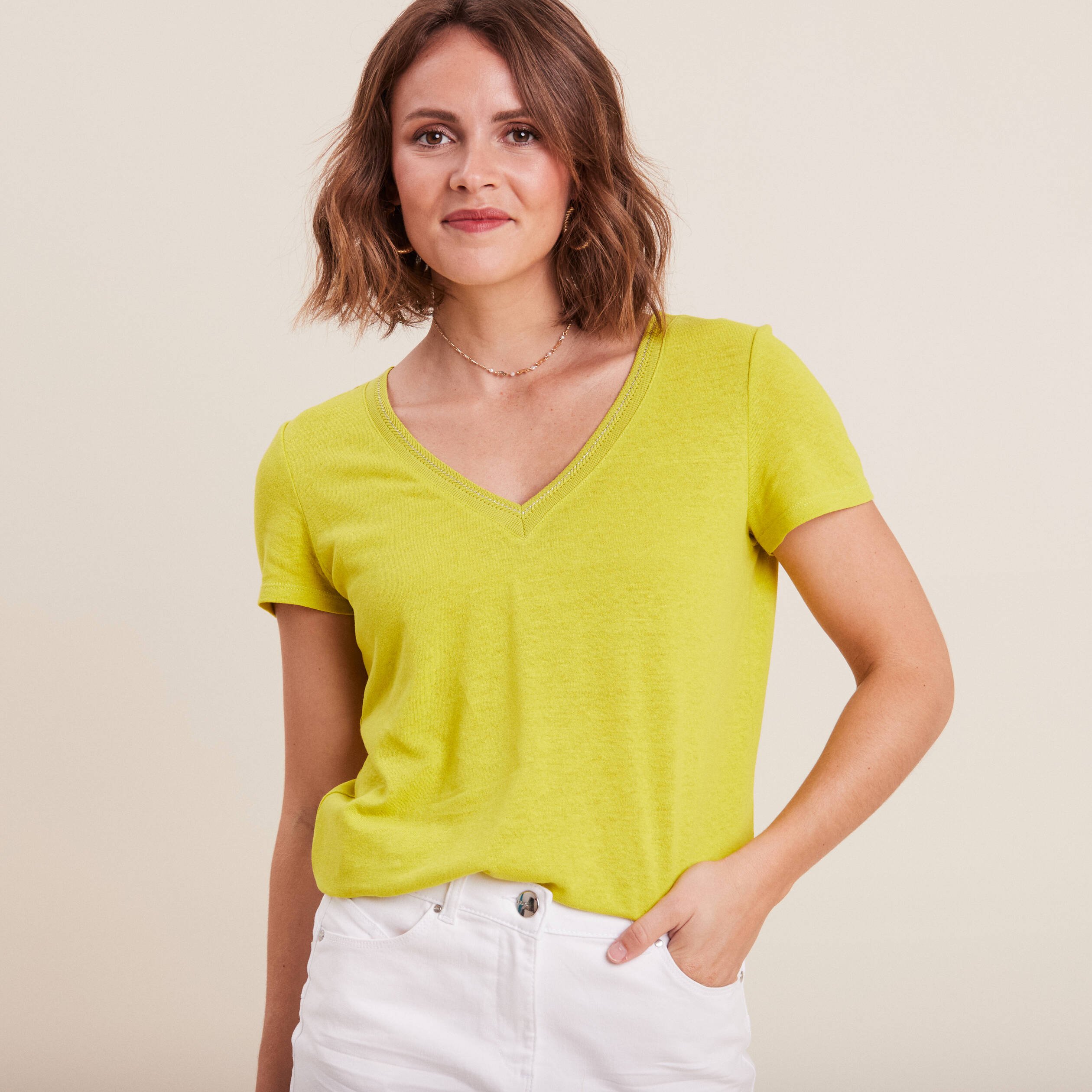 T-shirt manches courtes col en V vert anis femme