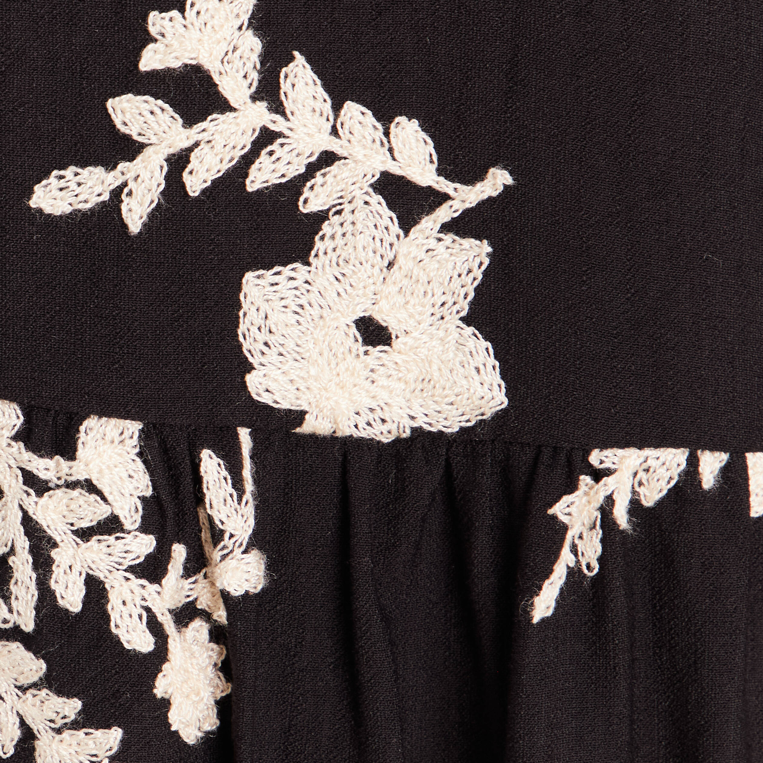 Robe courte &eacute;vas&eacute;e col v manches 3/4 noir femme