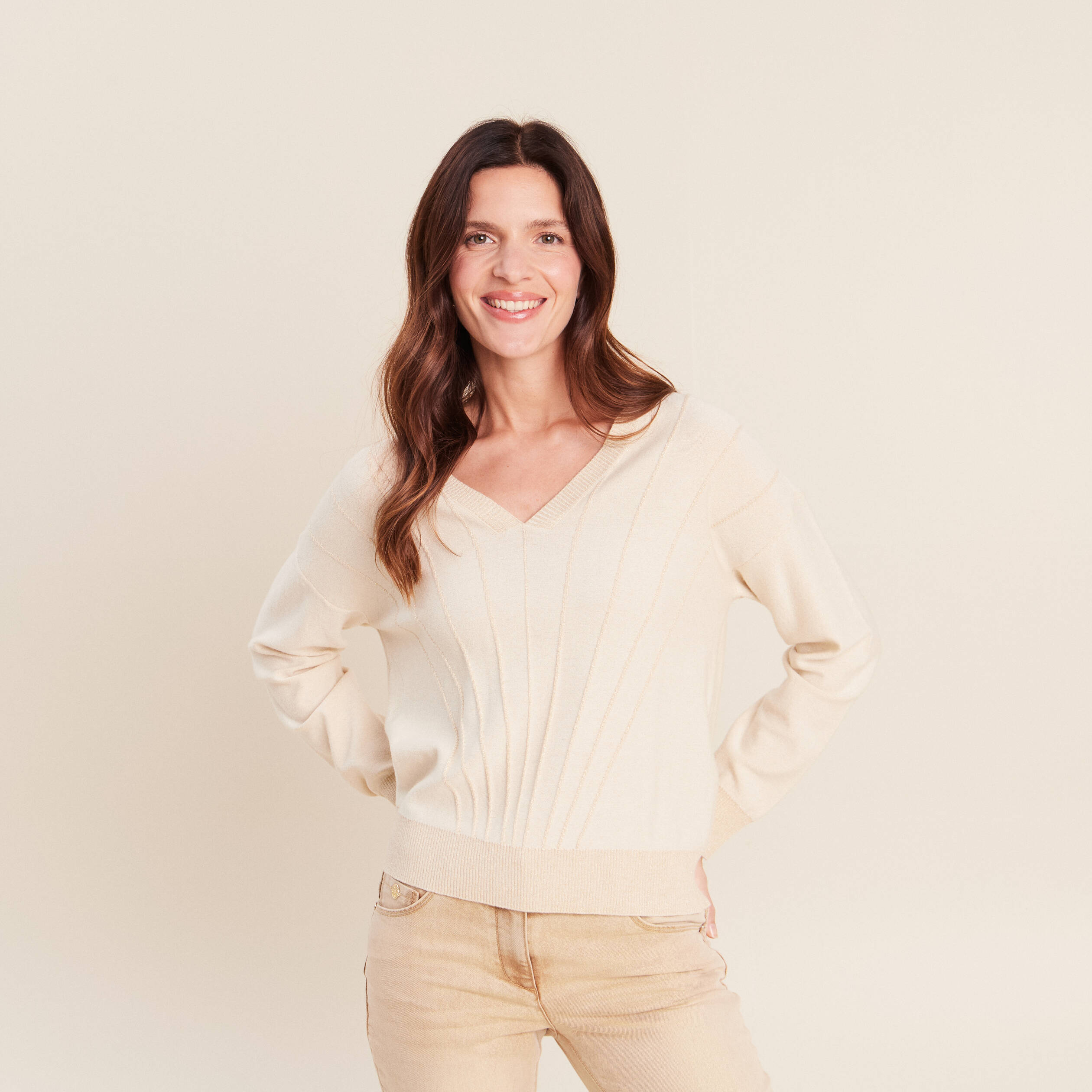 Pull ajust&eacute; col v manches longues couleur or femme