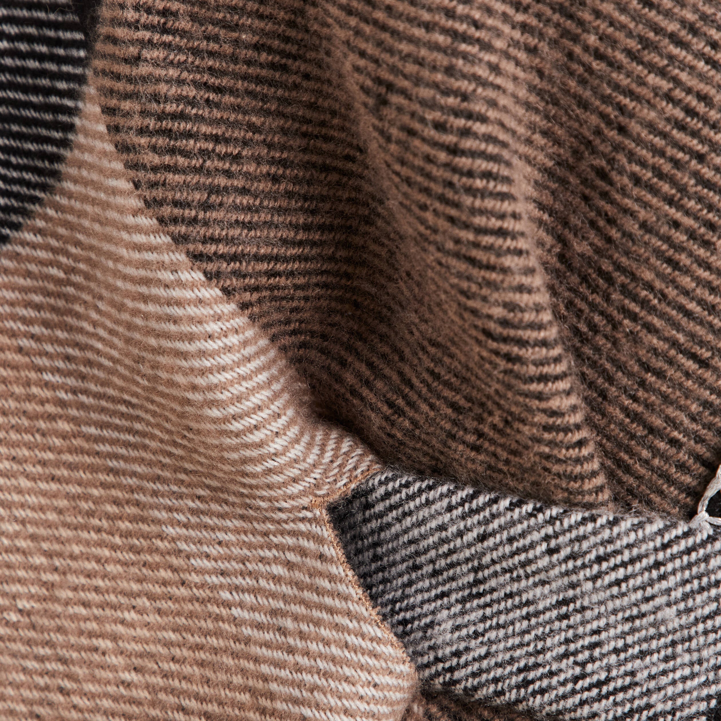 Poncho r&eacute;versible ceintur&eacute; noir femme