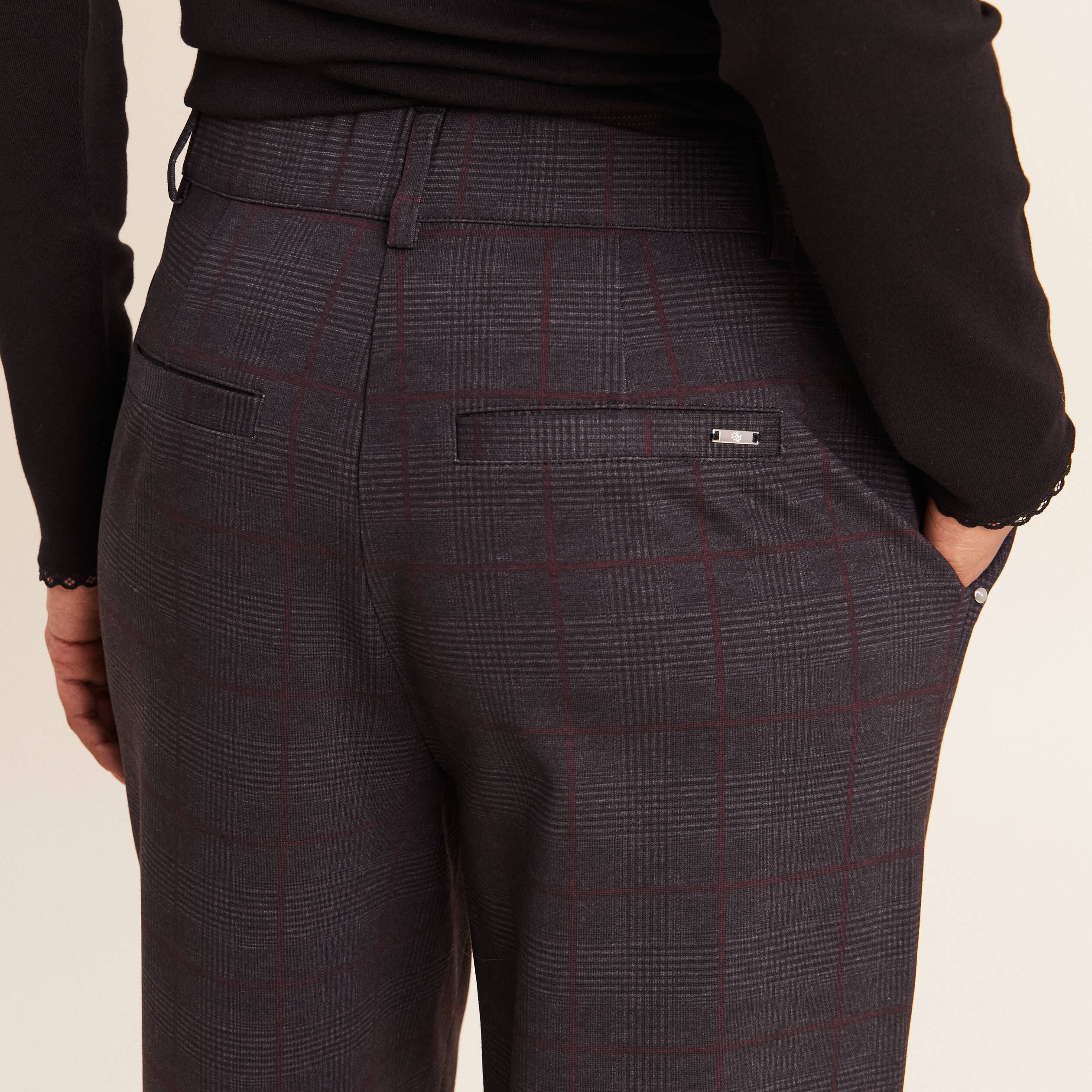 Pantalon gris fonc&eacute; femme