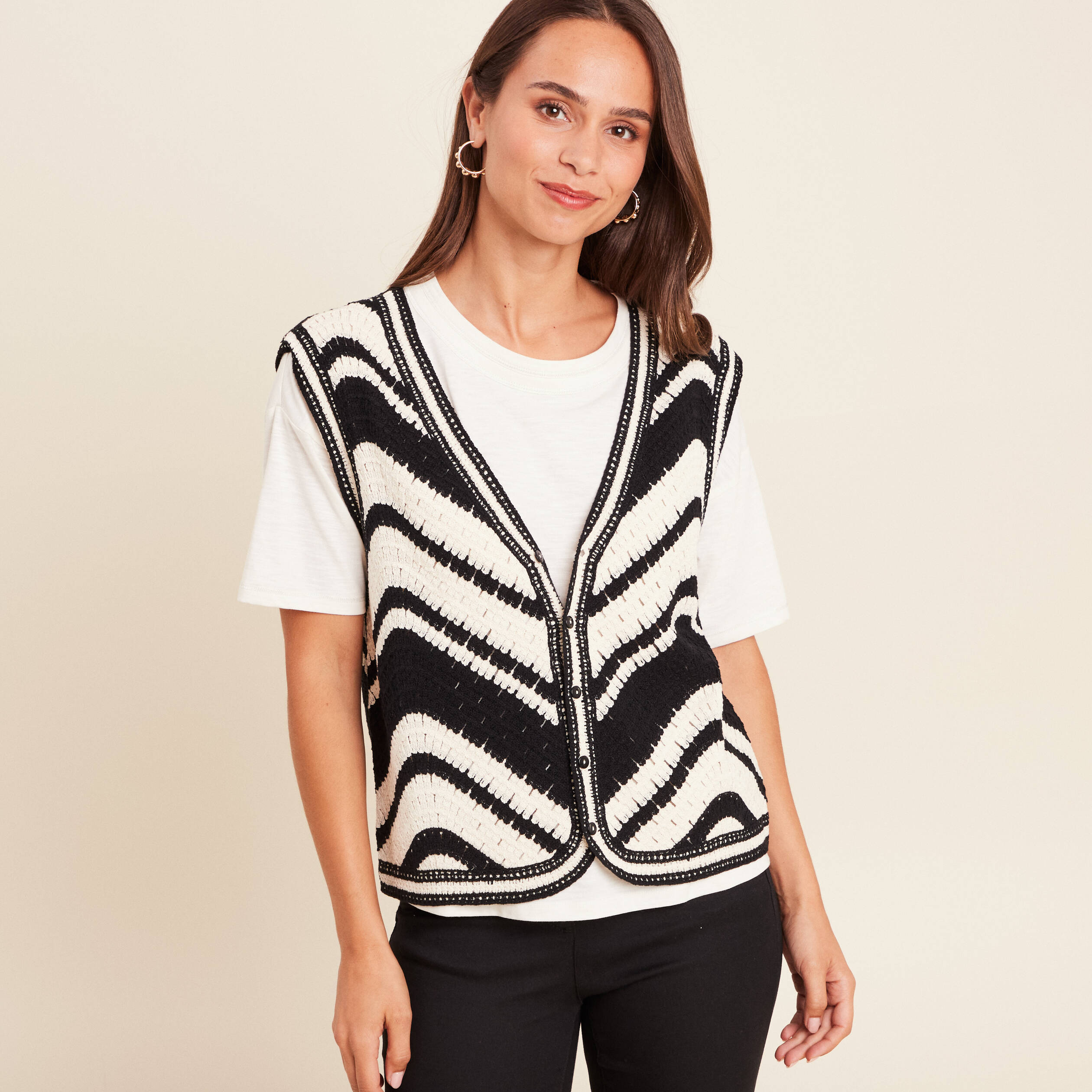 gilet court droit col v en coton noir femme Gilet court droit col v en coton noir femme