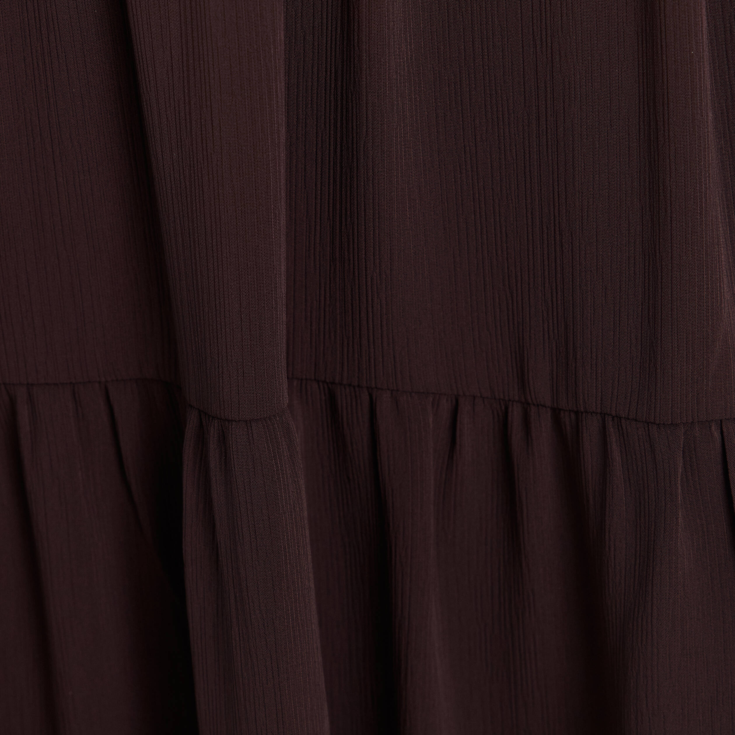 Robe courte &eacute;vas&eacute;e col v manches longues marron fonc&eacute; femme