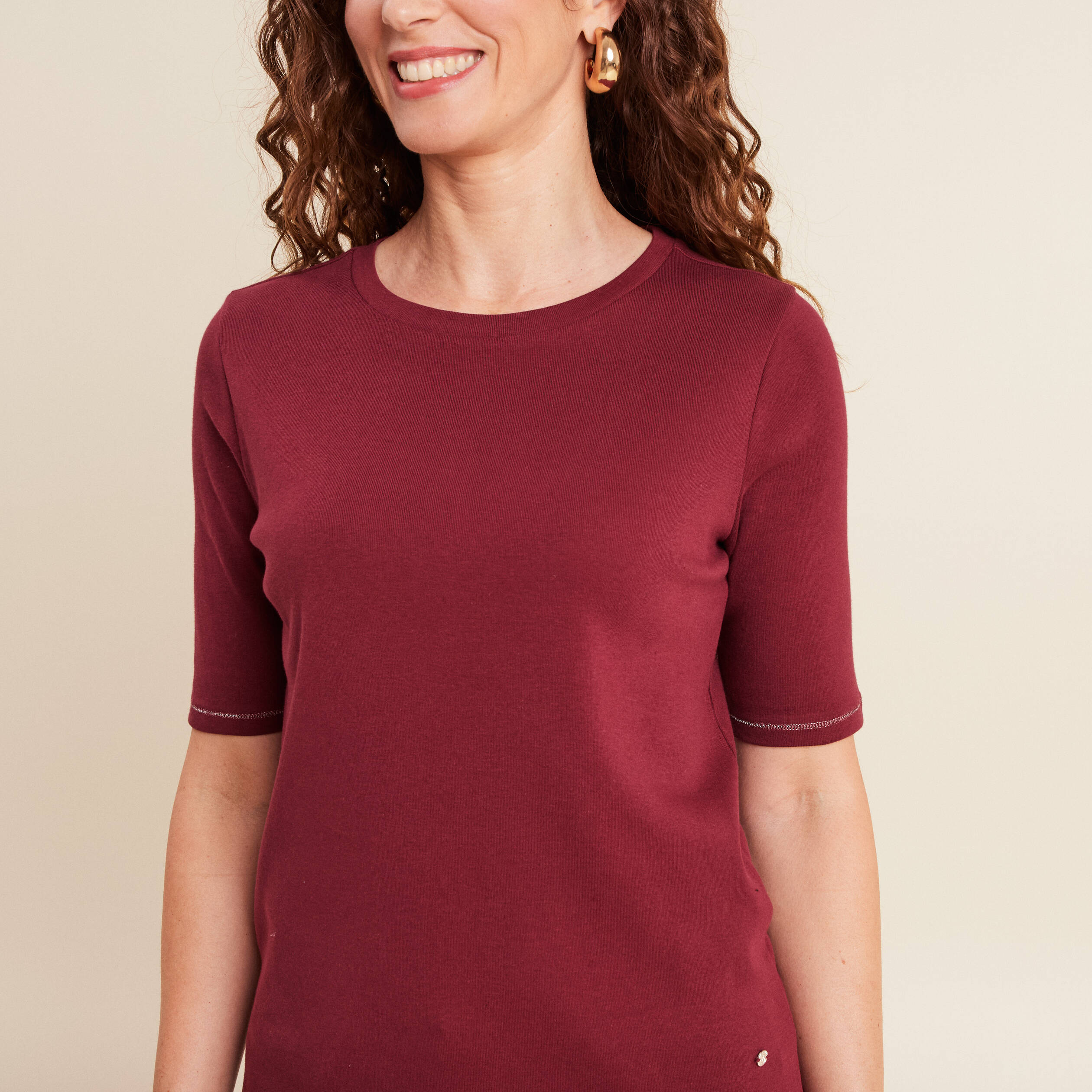 T-shirt ajust&eacute; col rond manches coudes bordeaux femme