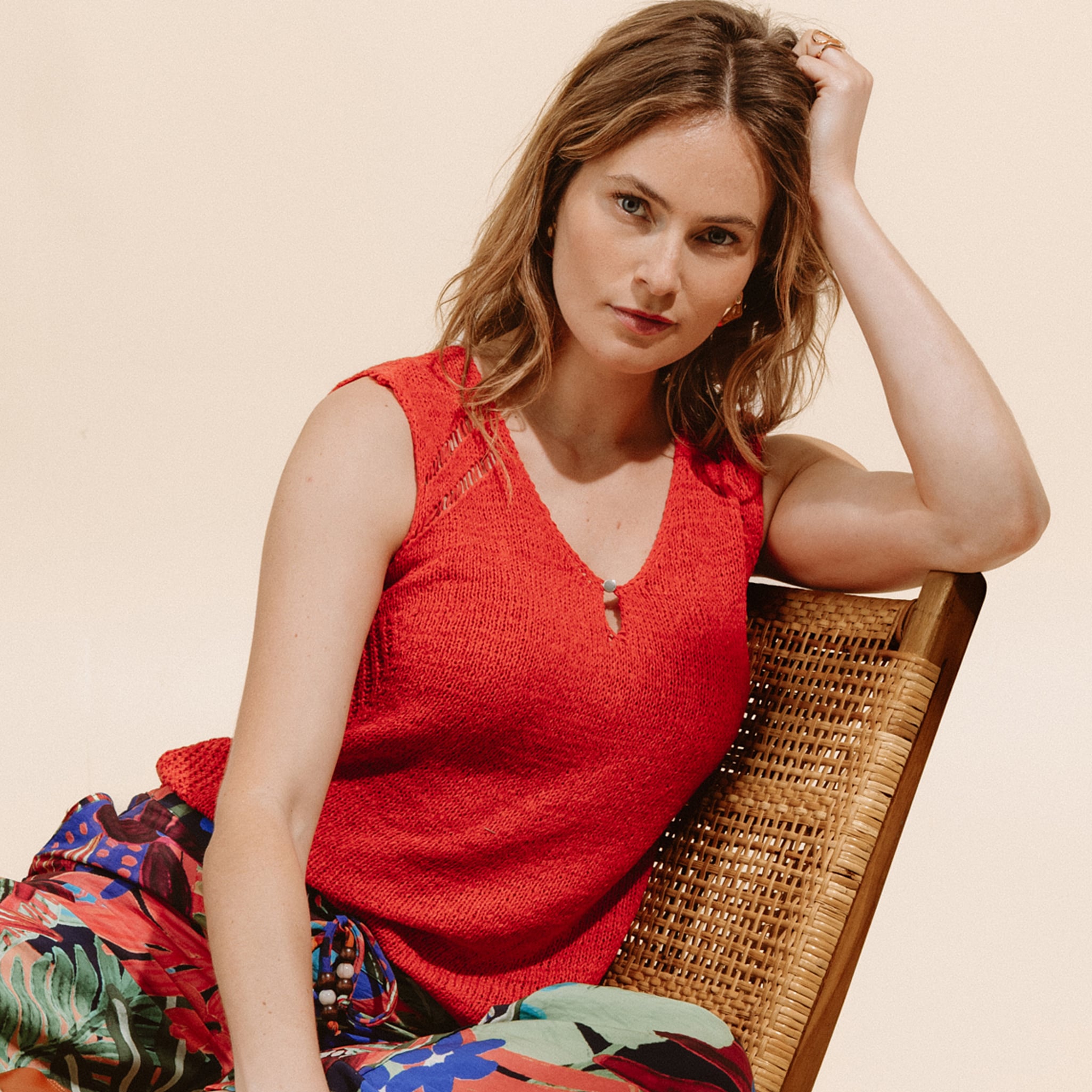 D&eacute;bardeur tricot sans manches rouge femme