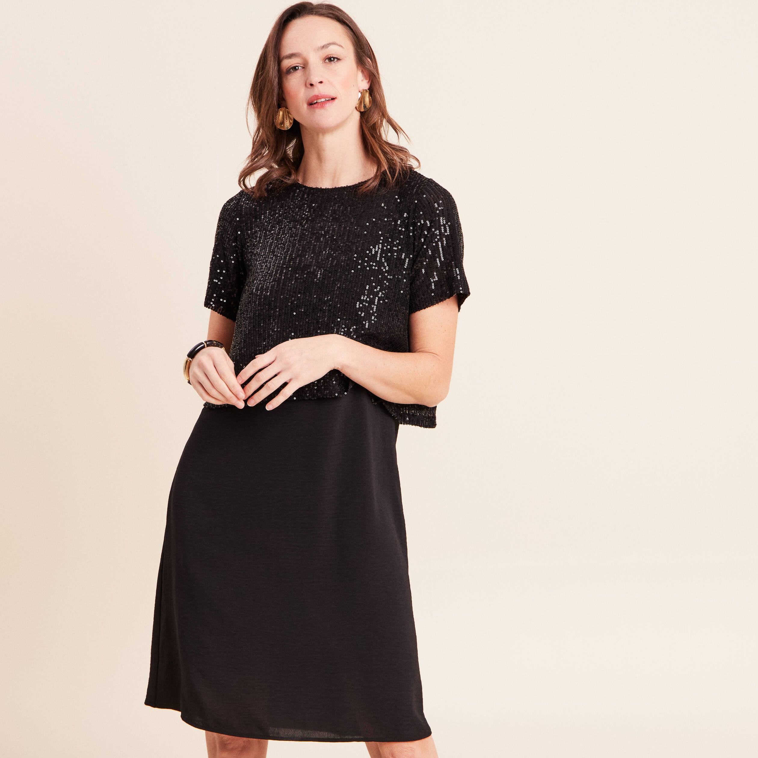 Robe courte &eacute;vas&eacute;e col rond 2 en 1 noir femme