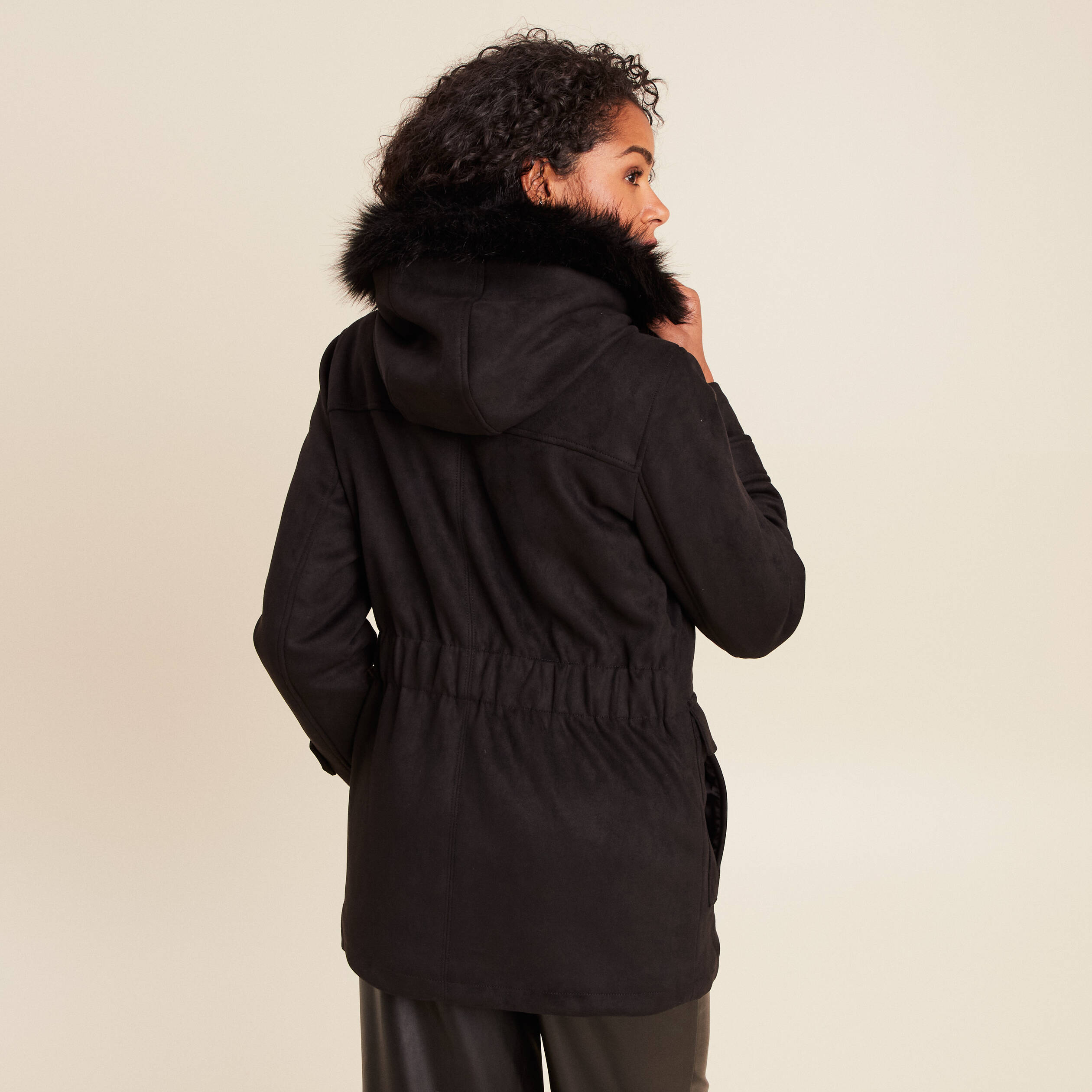 Manteau cintr&eacute; mi-long &agrave; capuche noir femme