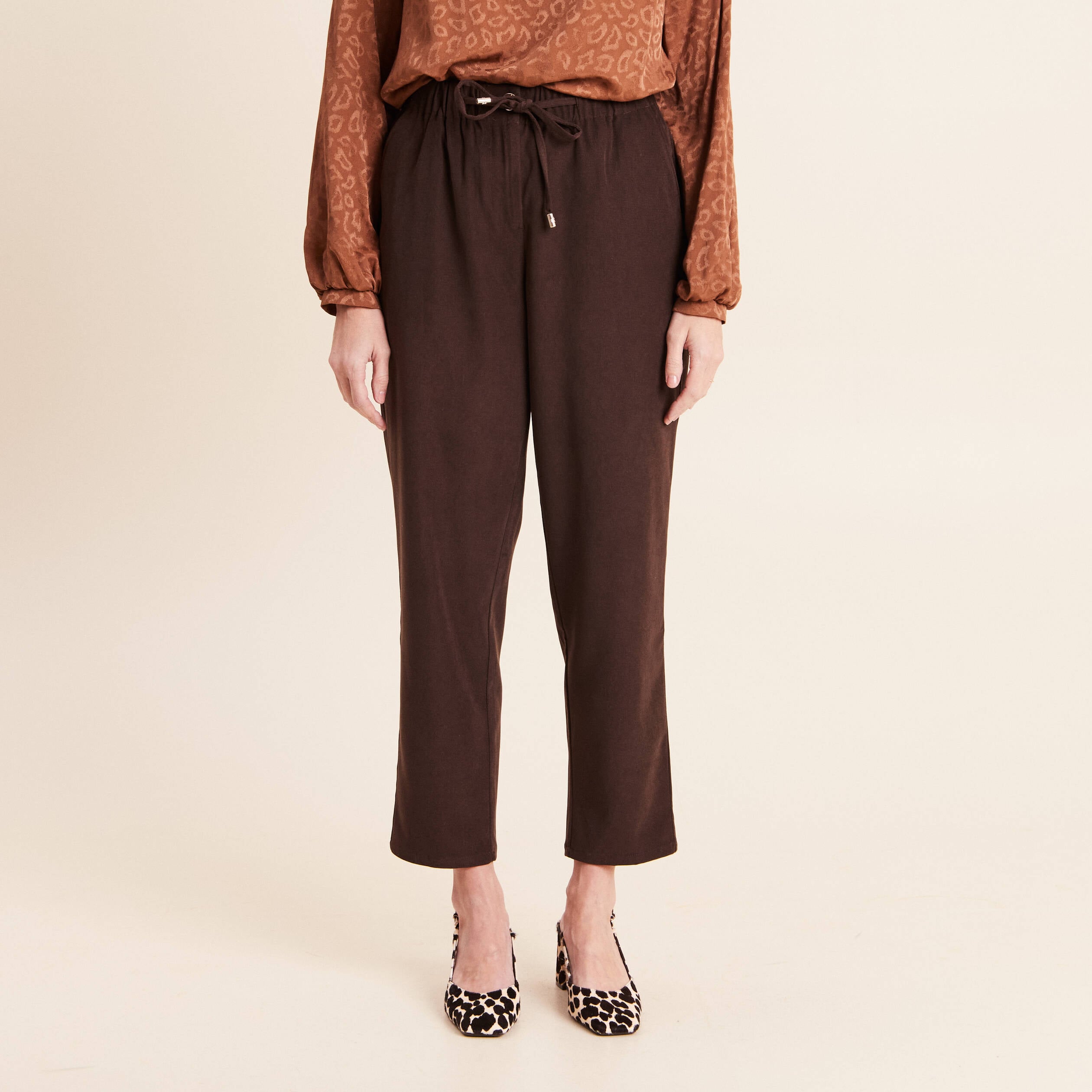 Jogging boyfriend 7/8&egrave;me en velours marron fonc&eacute; femme