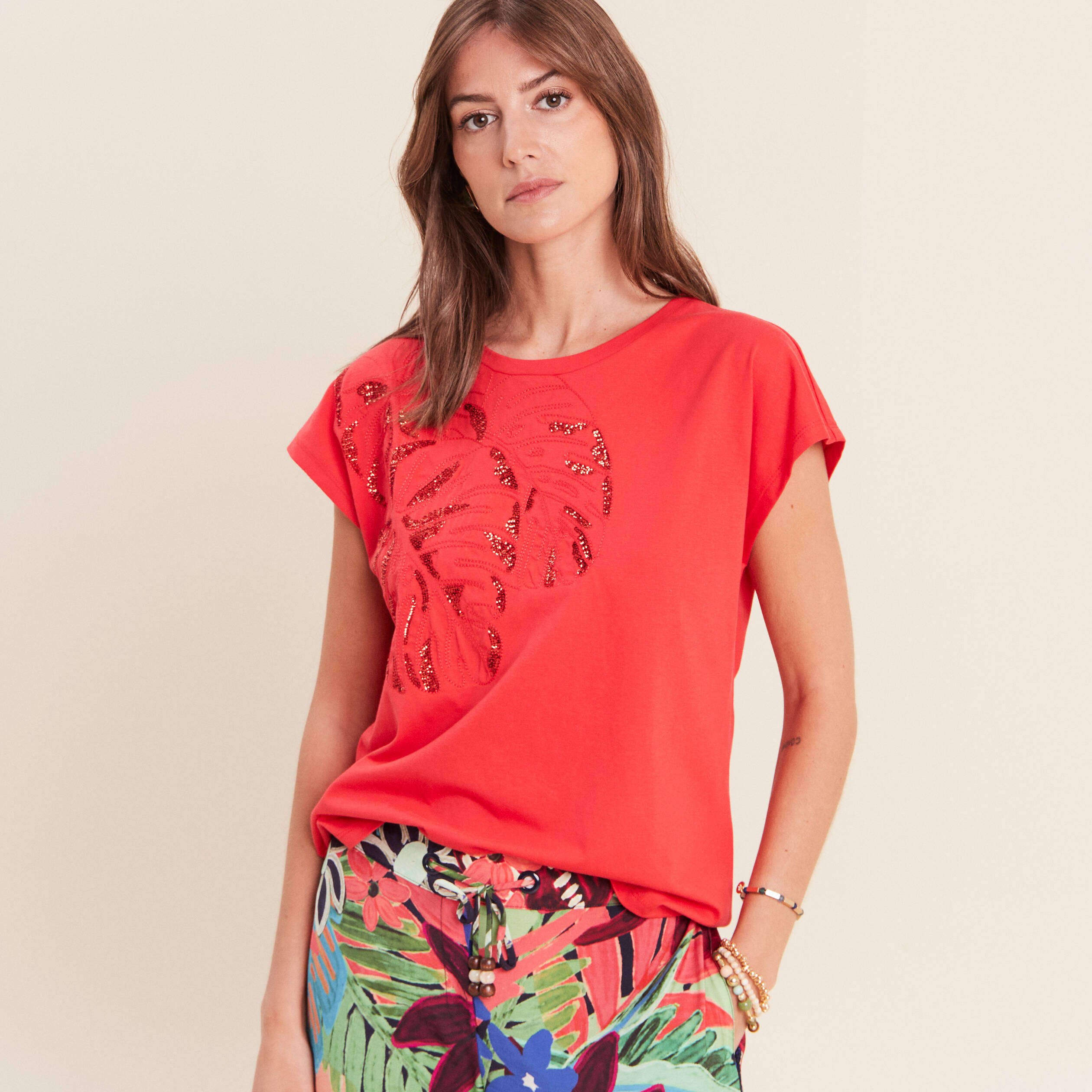 T-shirt &agrave; sequins manches courtes rouge femme