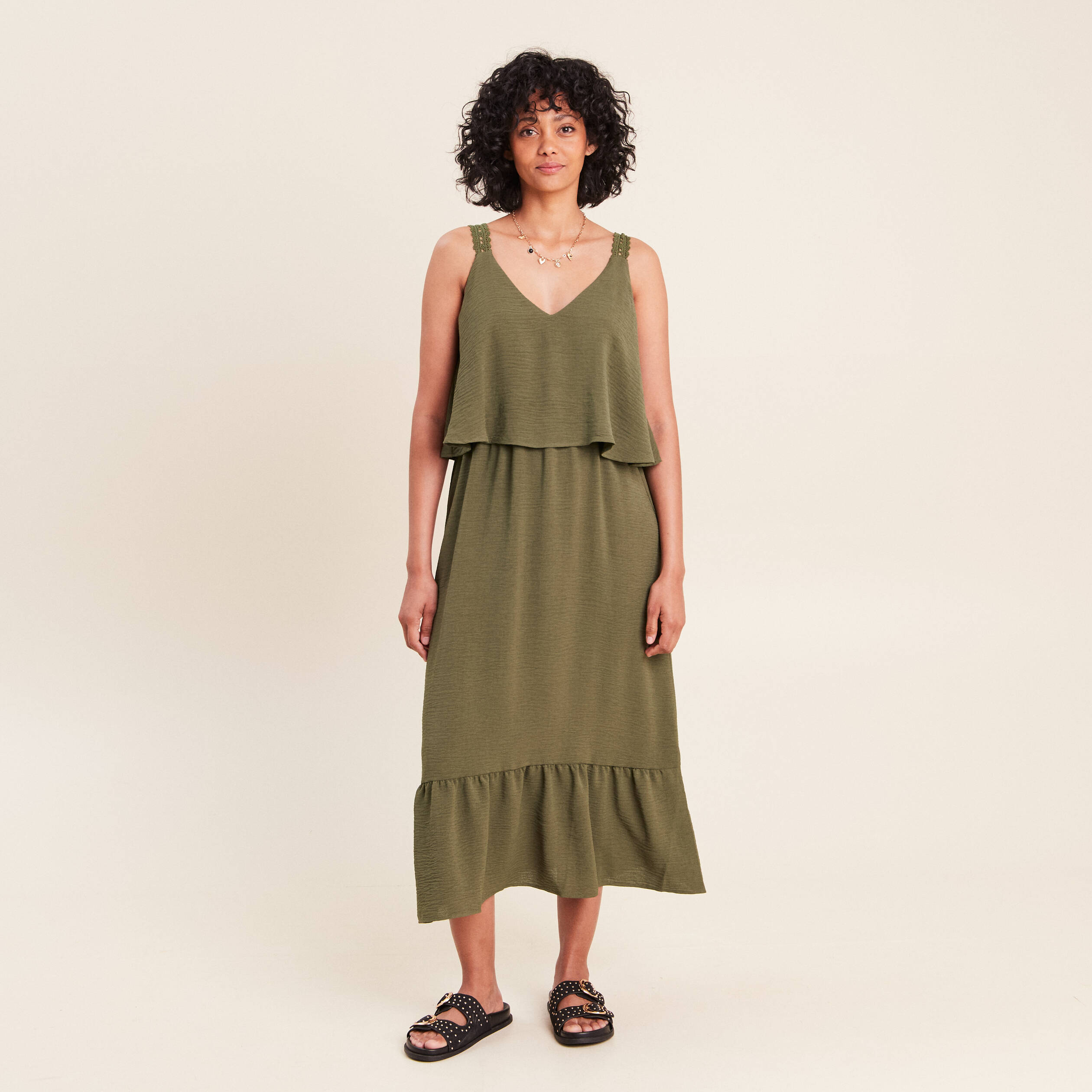 Robe fluide &eacute;vas&eacute;e &agrave; fines bretelles vert kaki femme