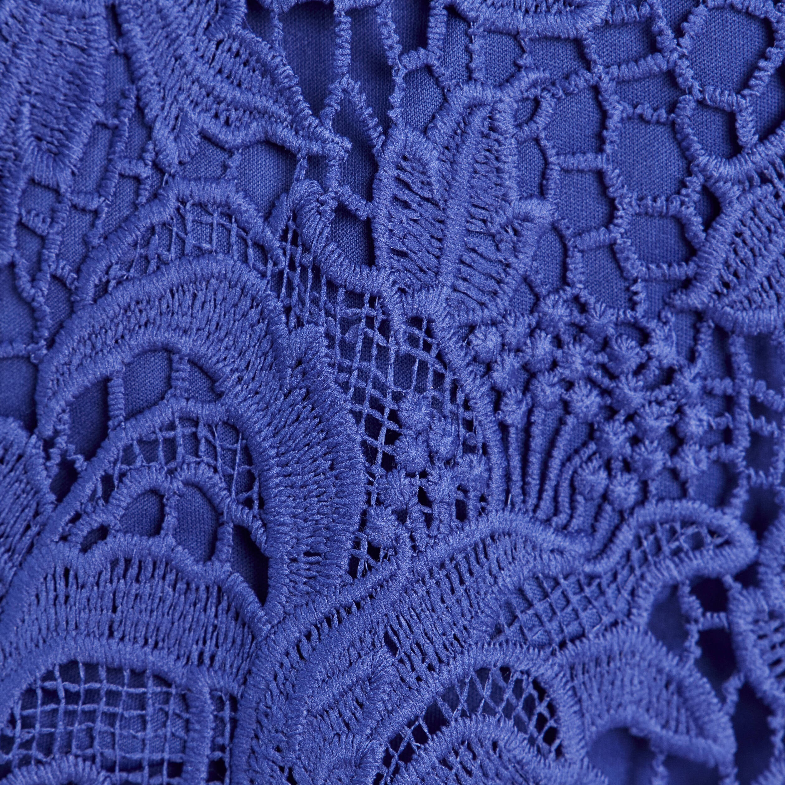 Blouse manches courtes aspect dentelle bleu fonc&eacute; femme